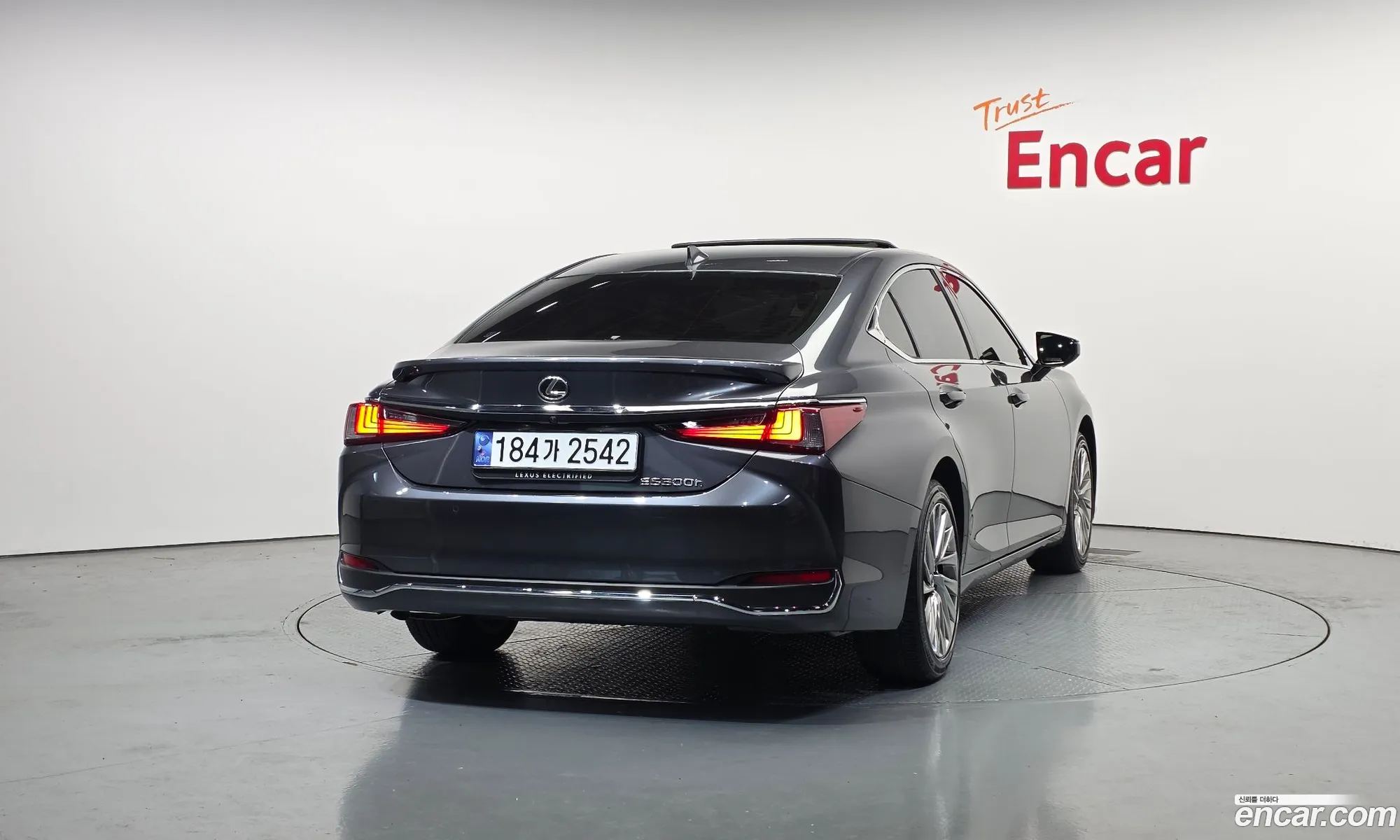 Lexus ES300h 7th Gen 2024 — 10