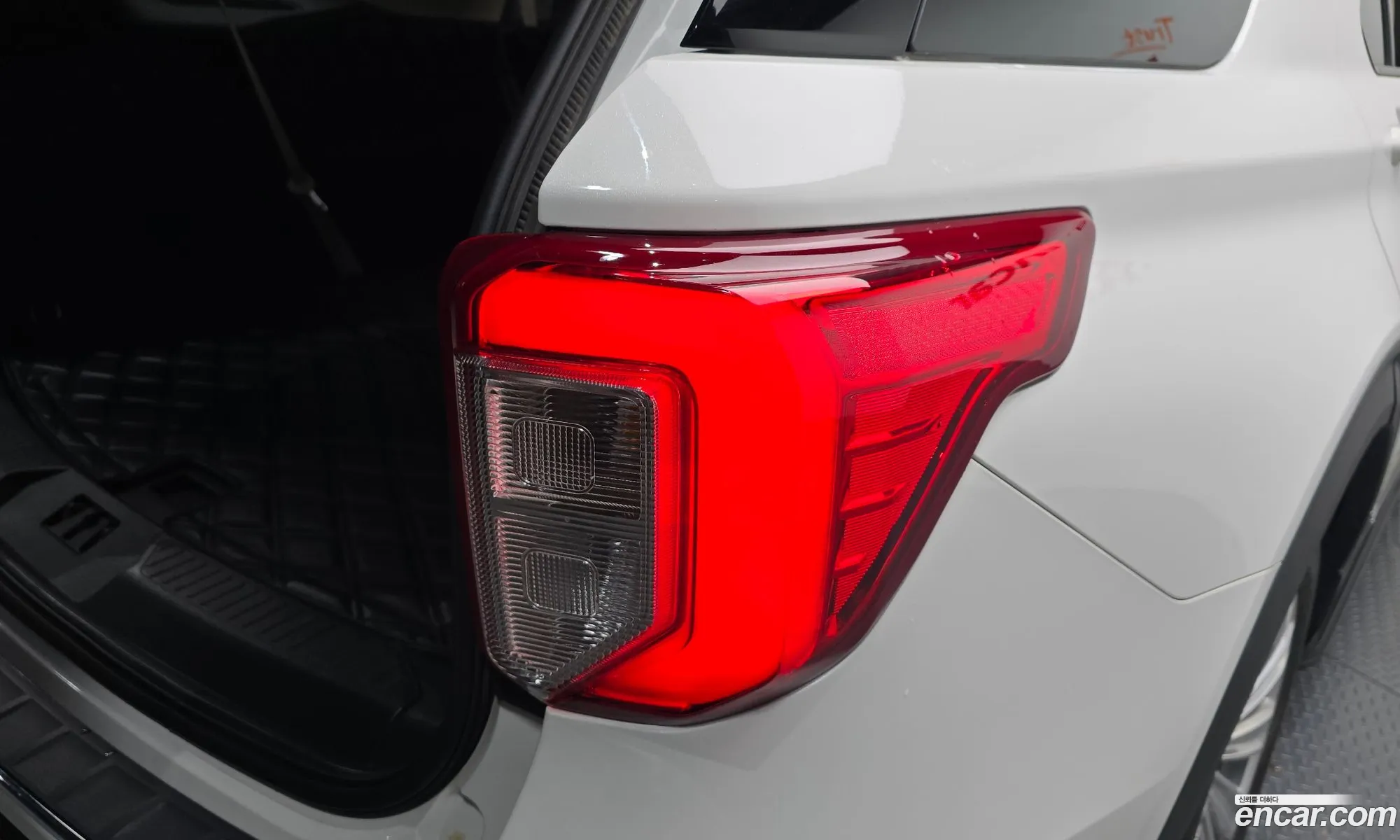 Ford Explorer 6th Gen 2020 1FMSK8FH6LGC71215 — 12