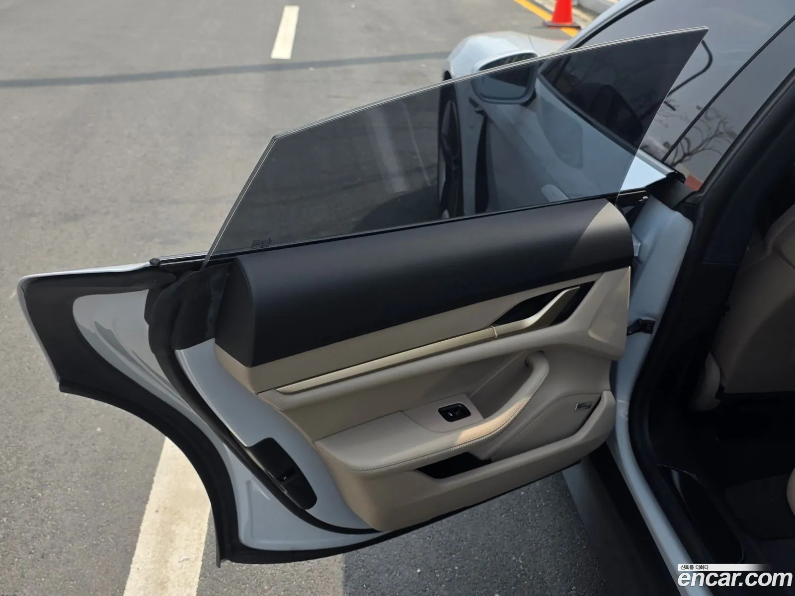 Porsche Taycan 2025 — 8