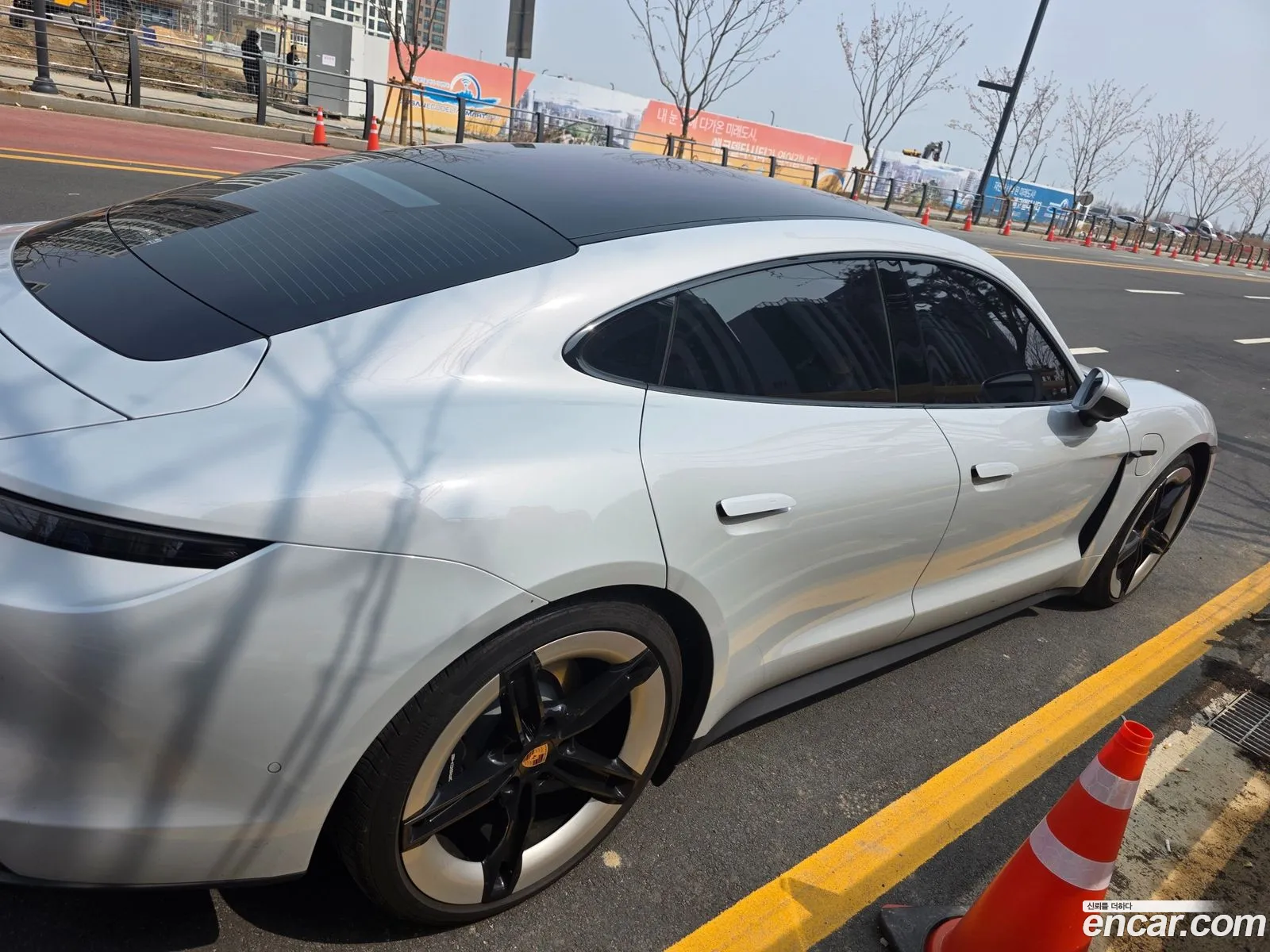Porsche Taycan 2025 — 11