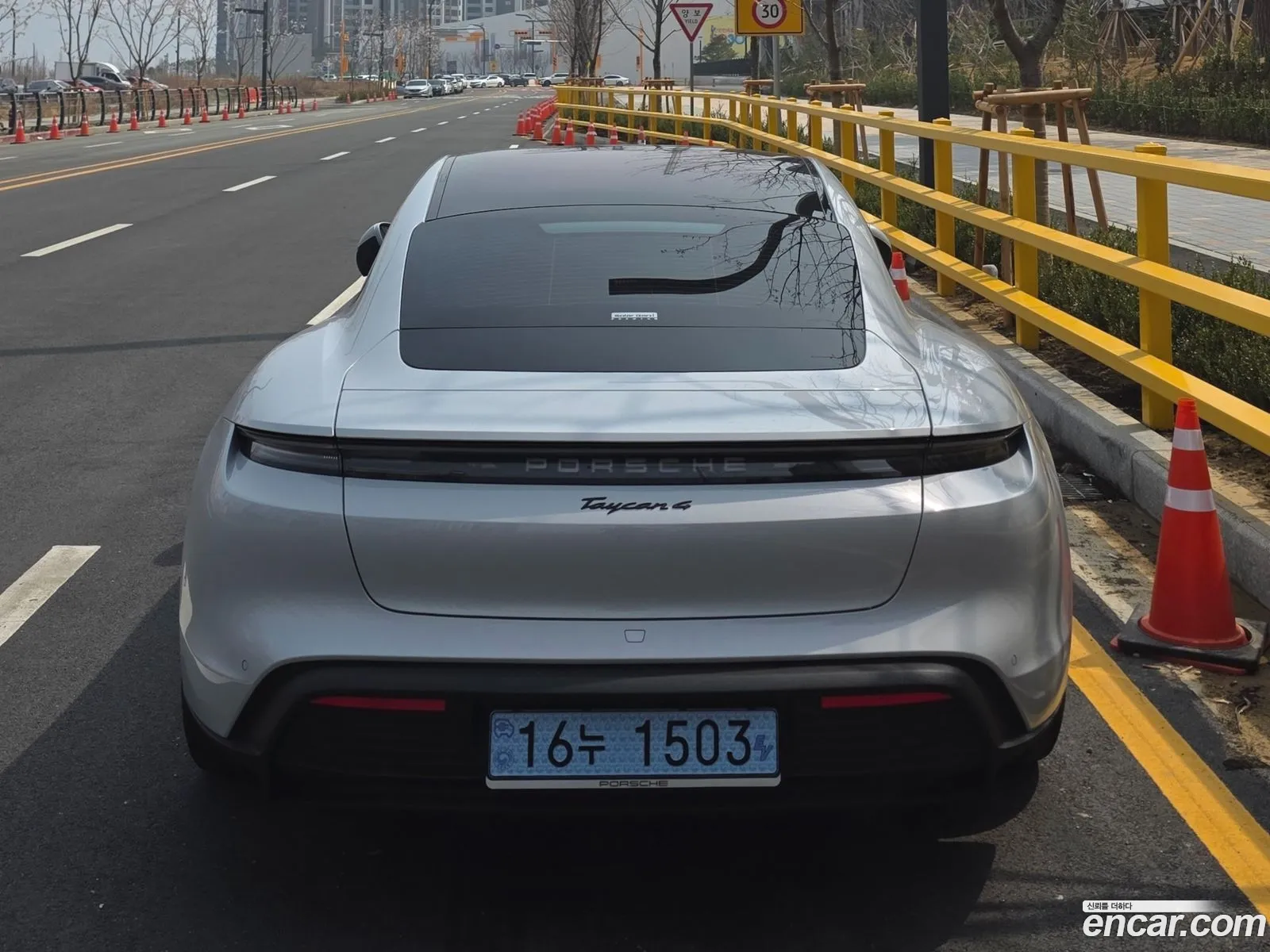 Porsche Taycan 2025 — 5
