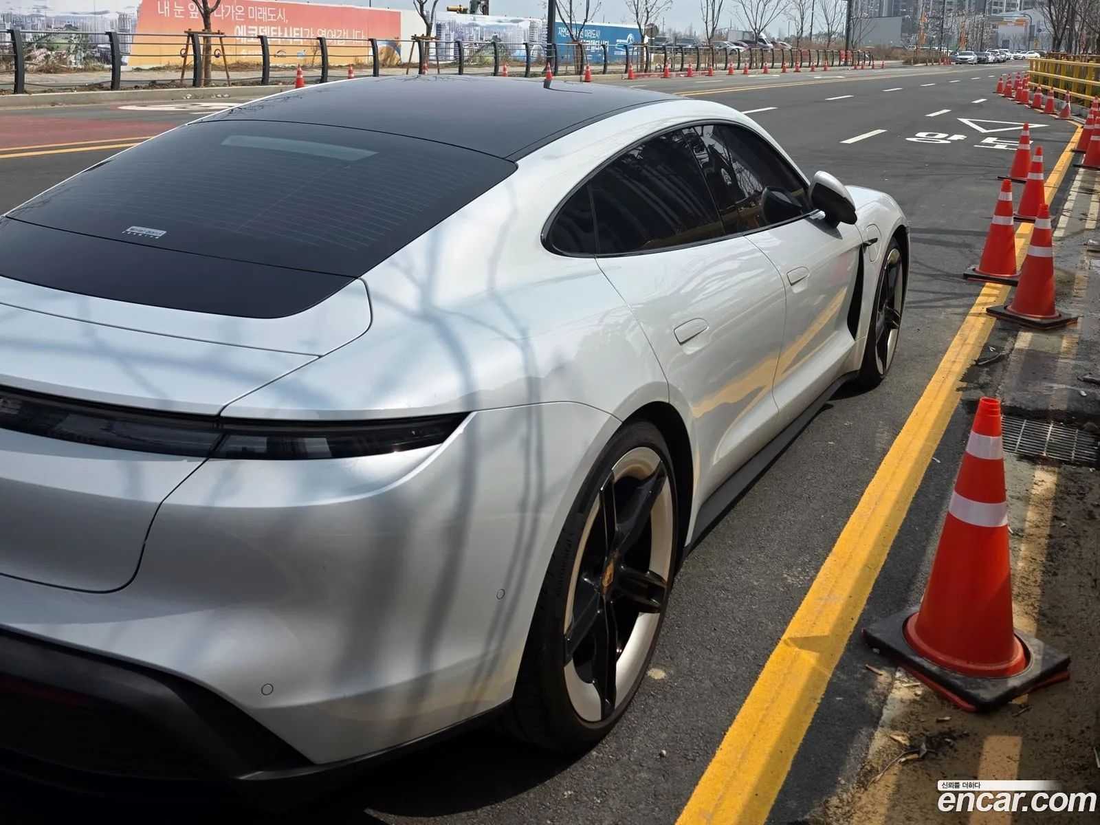 Porsche Taycan 2025 — 9