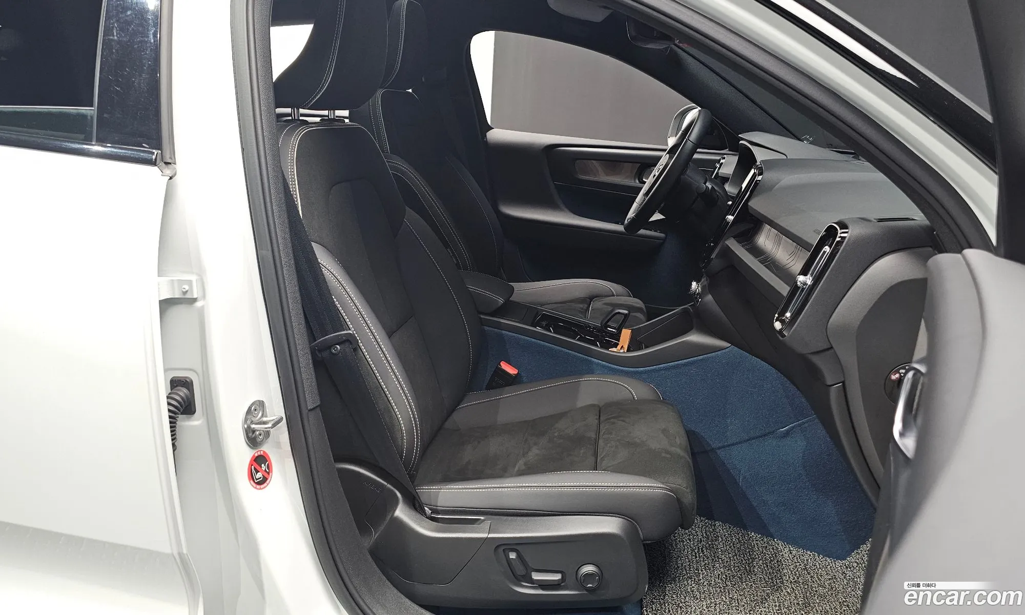 Volvo C40 Recharge 2022 YV1XKEDAEN2006372 — 13