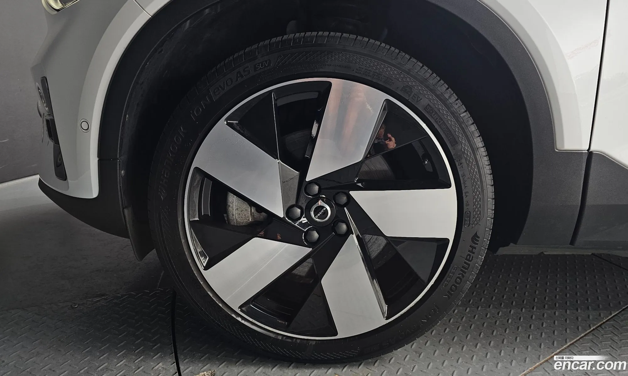 Volvo C40 Recharge 2022 YV1XKEDAEN2006372 — 17