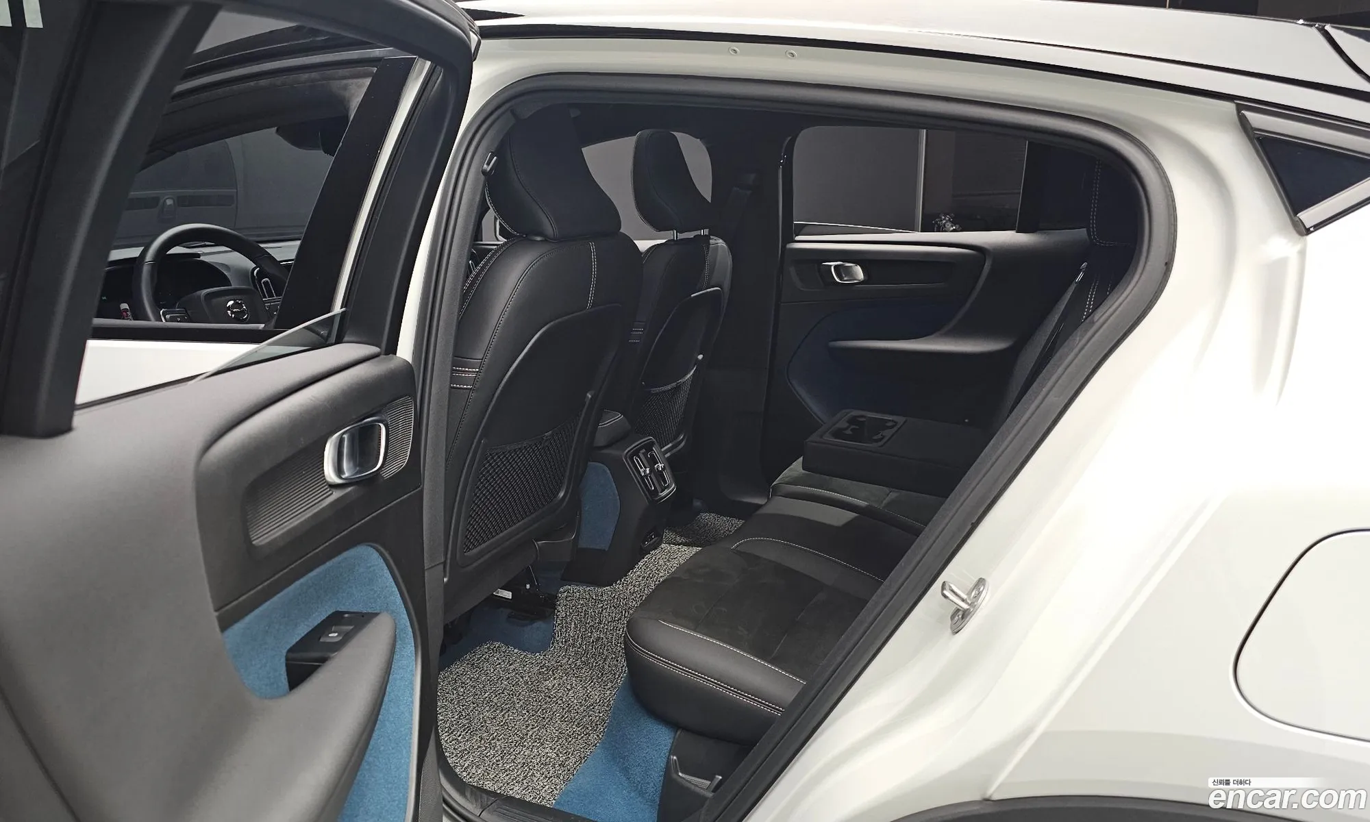 Volvo C40 Recharge 2022 YV1XKEDAEN2006372 — 18