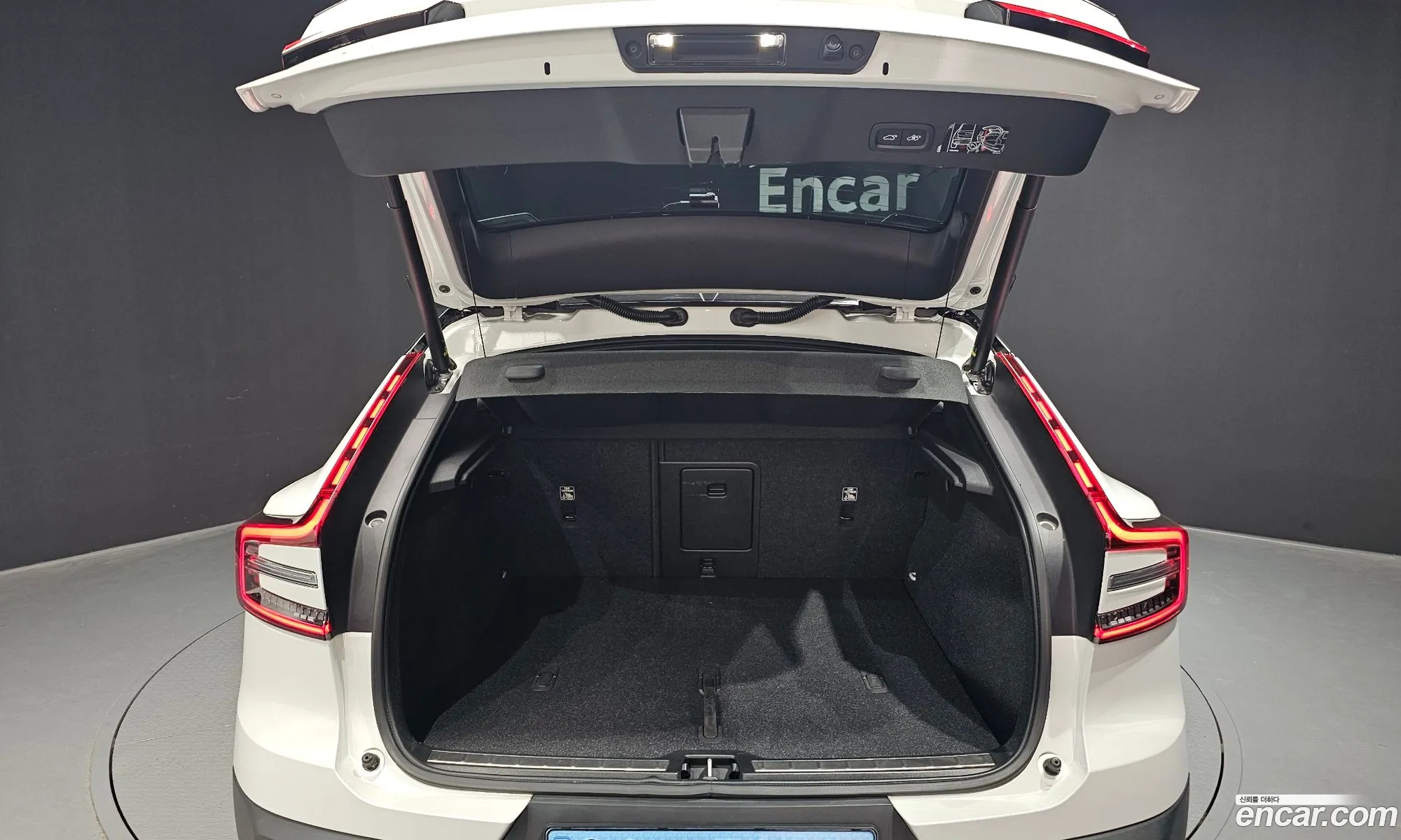 Volvo C40 Recharge 2022 YV1XKEDAEN2006372 — 16