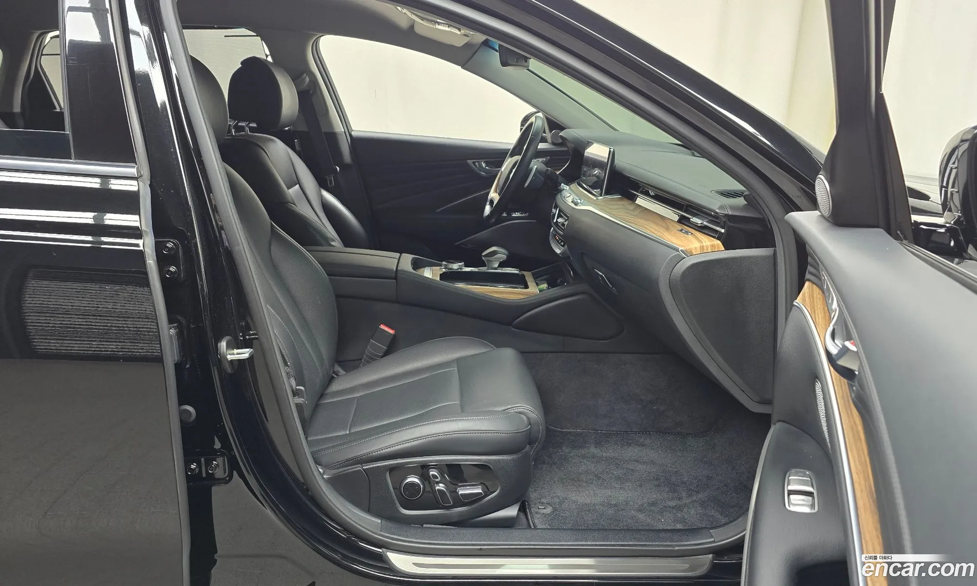 Kia K9 2023 — 16