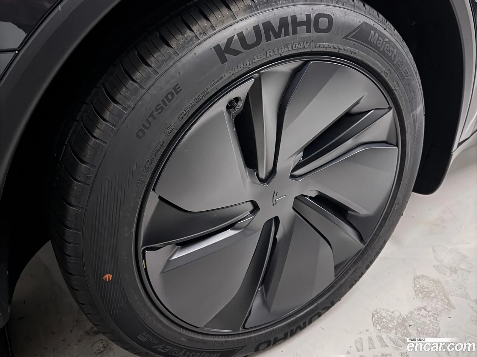 Tesla Model Y 2026 — 2