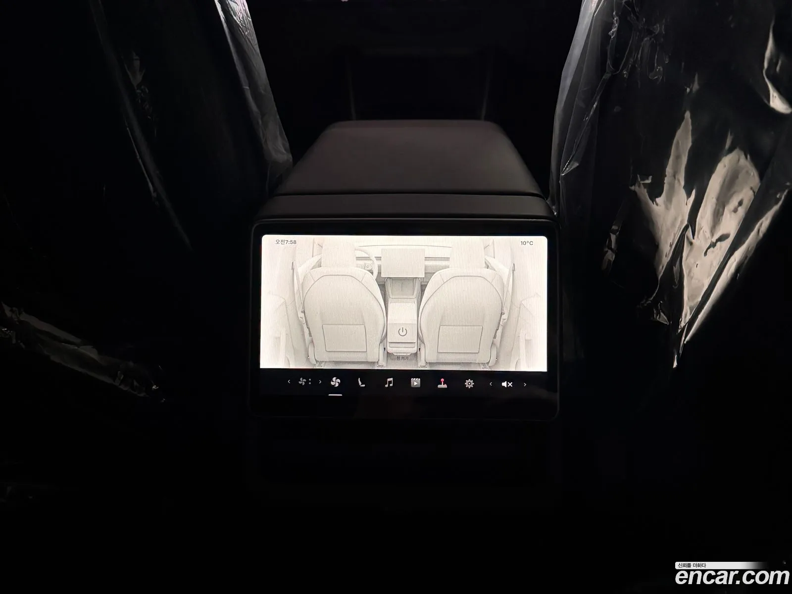Tesla Model Y 2026 — 7