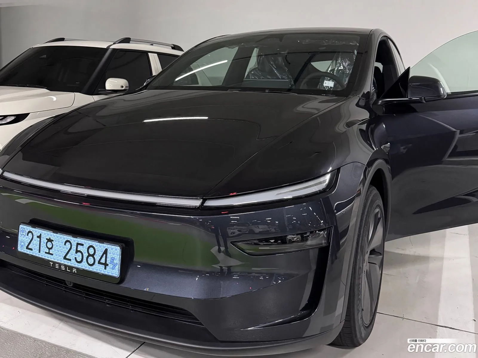 Tesla Model Y 2026 — 6