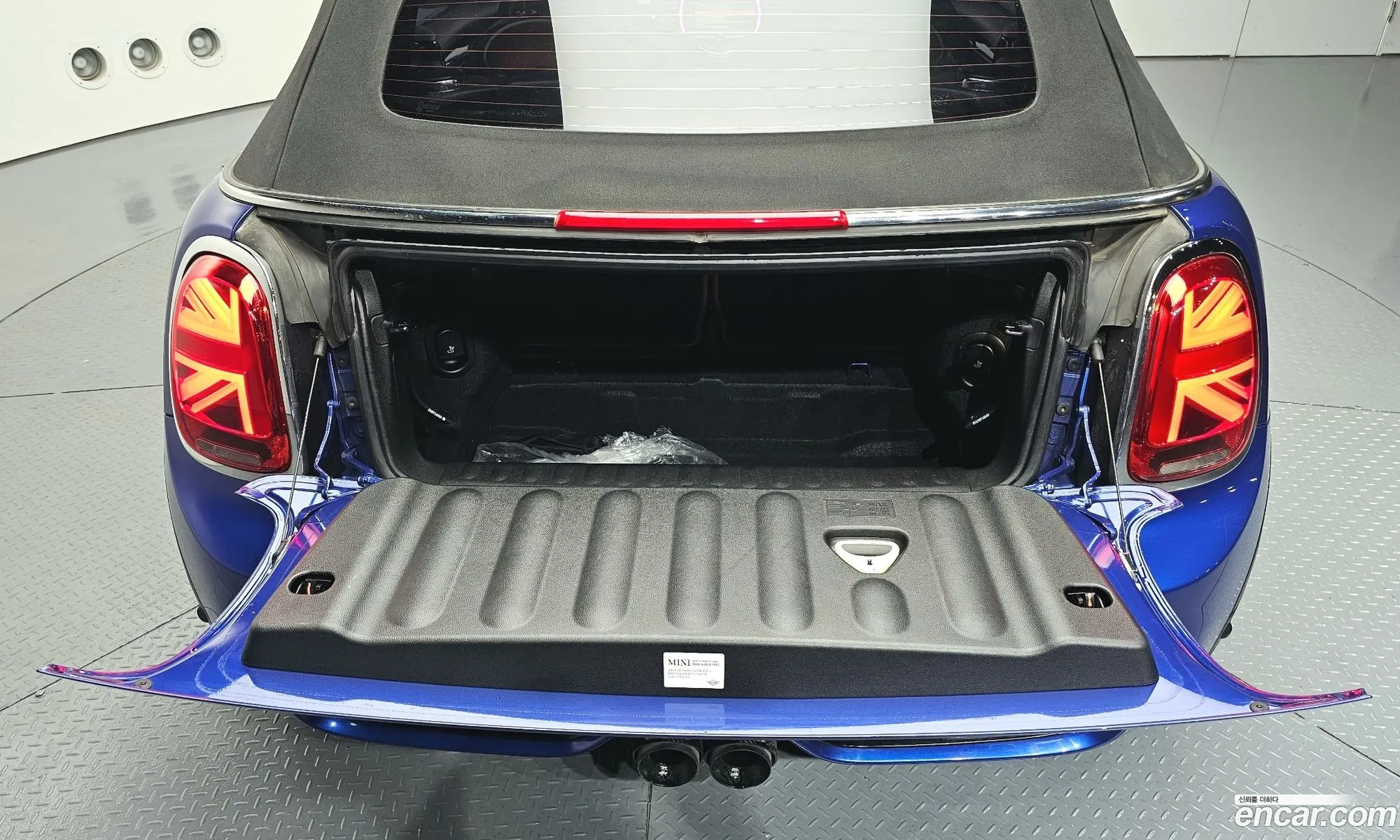 Mini Cooper S Convertible 2019 WMWWG9102K3A89676 — 3
