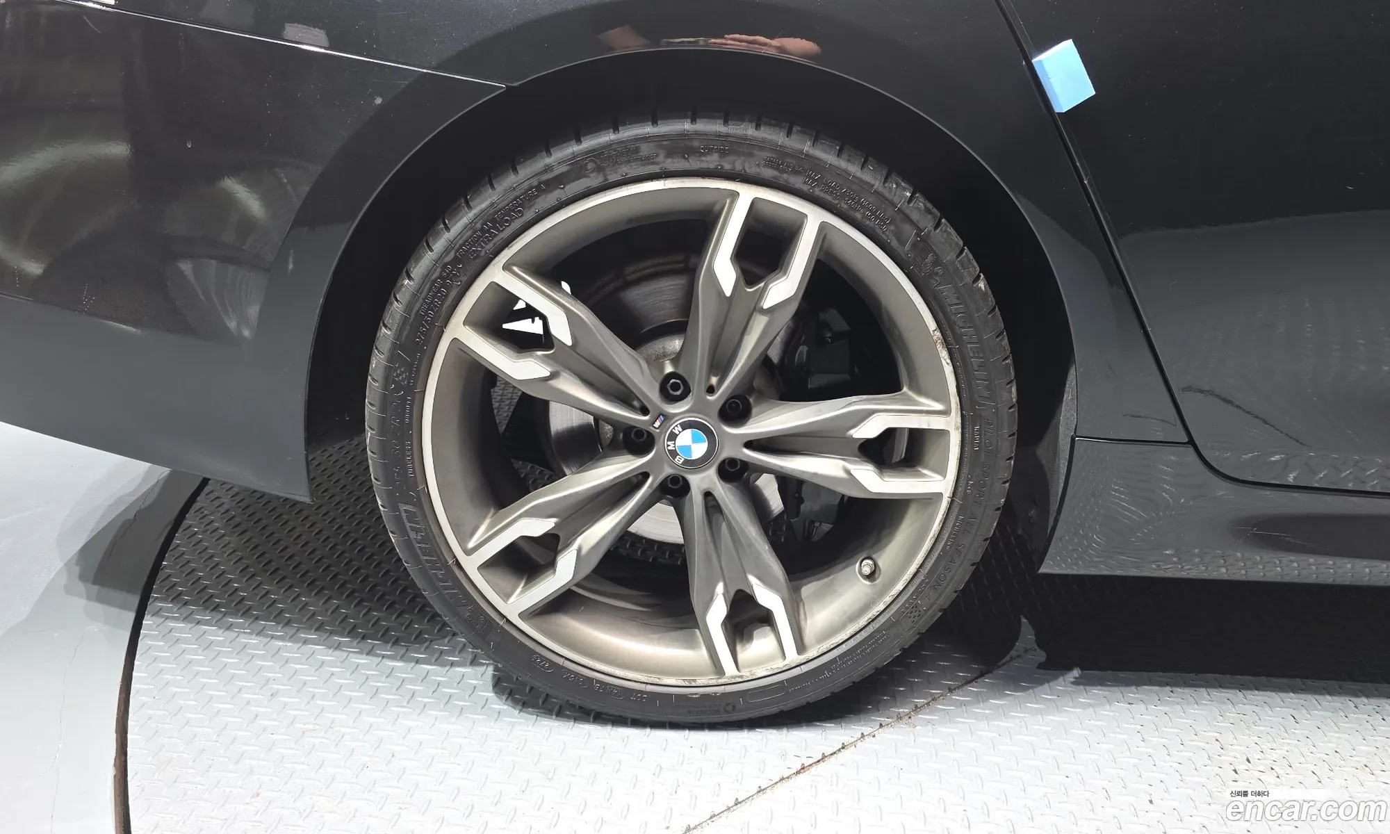BMW 5 Series 2017 WBAJC3104HG924016 — 4
