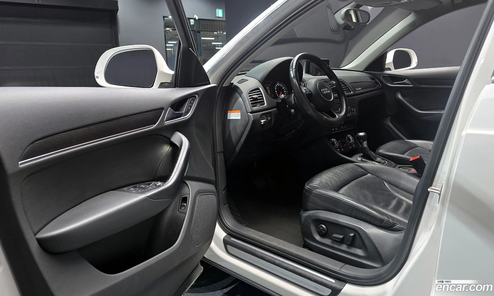 Audi Q3 2015 WAUZZZ8U7FR004508 — 10