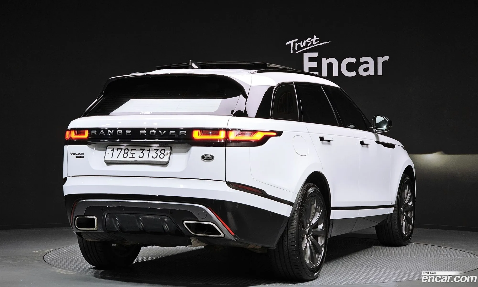 Land Rover Range Rover Velar 2019 — 16