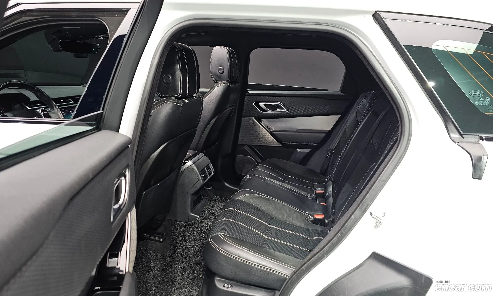 Land Rover Range Rover Velar 2019 — 11
