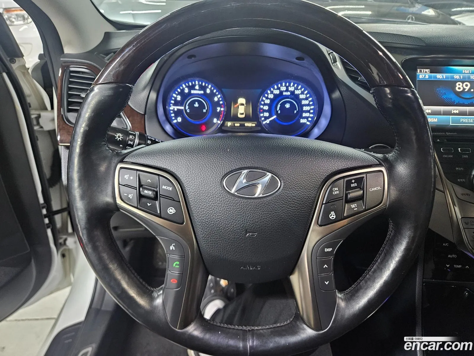 Hyundai Grandeur HG 2011 — 17