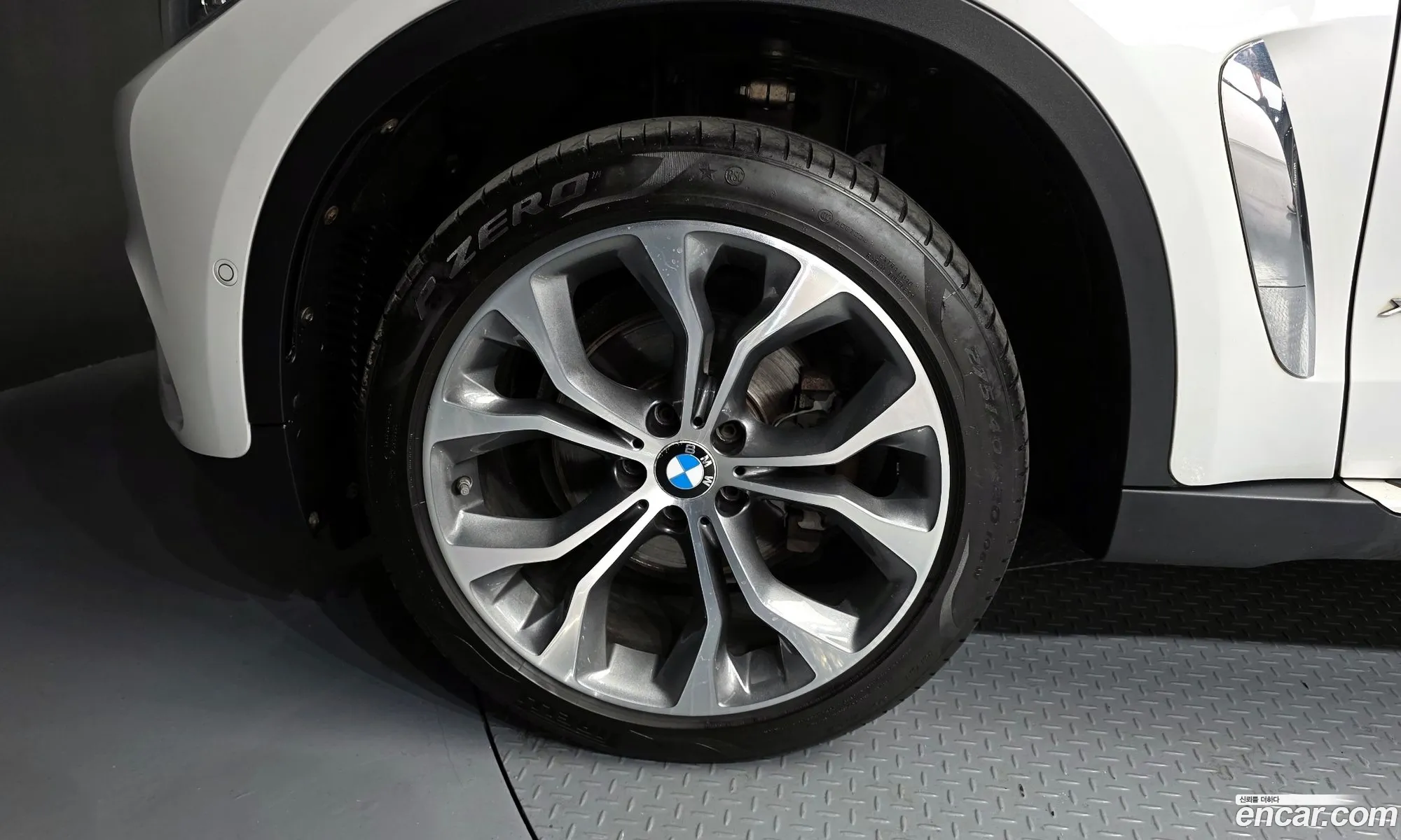 BMW X6 2018 WBAKV2102J0Y39439 — 17