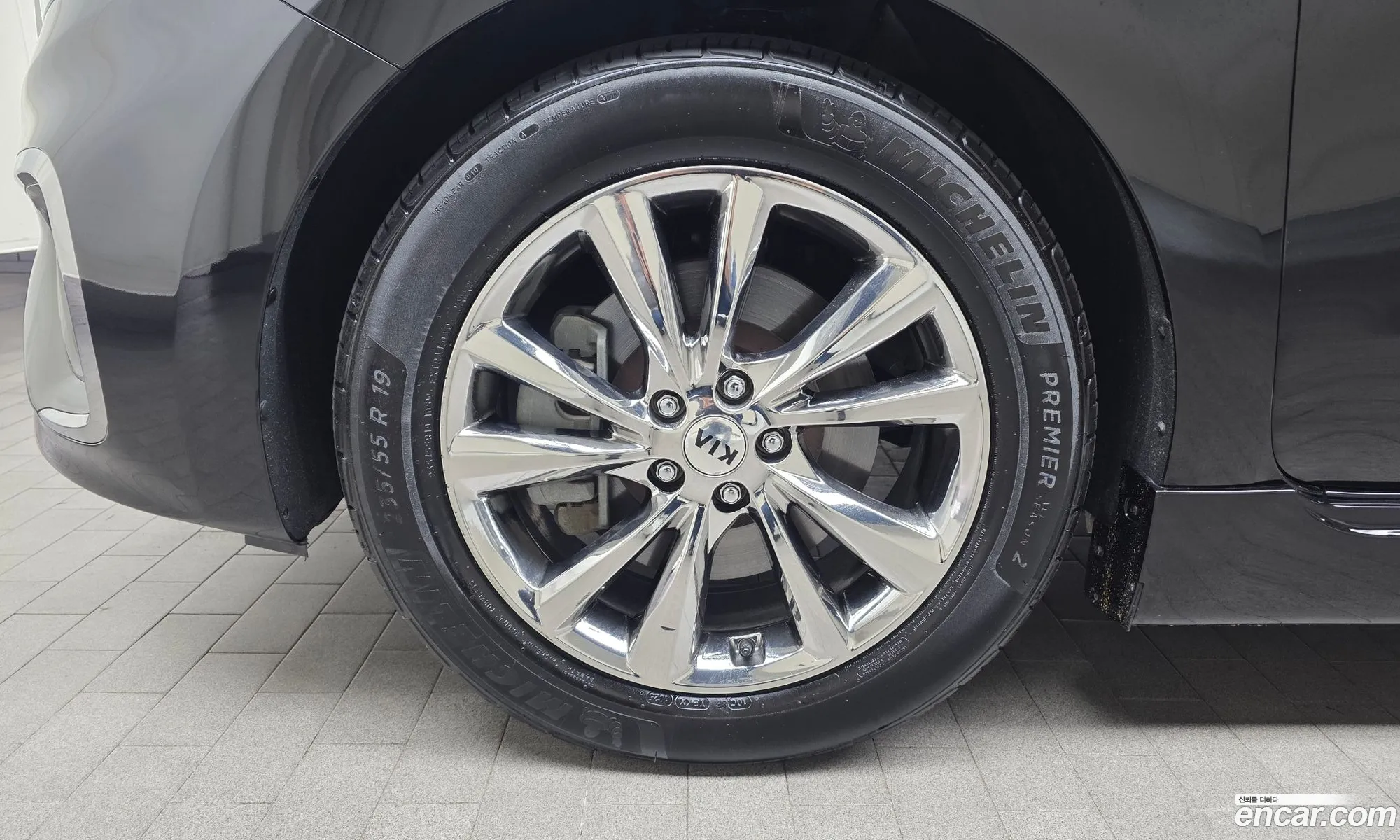 Kia Carnival 2019 — 17