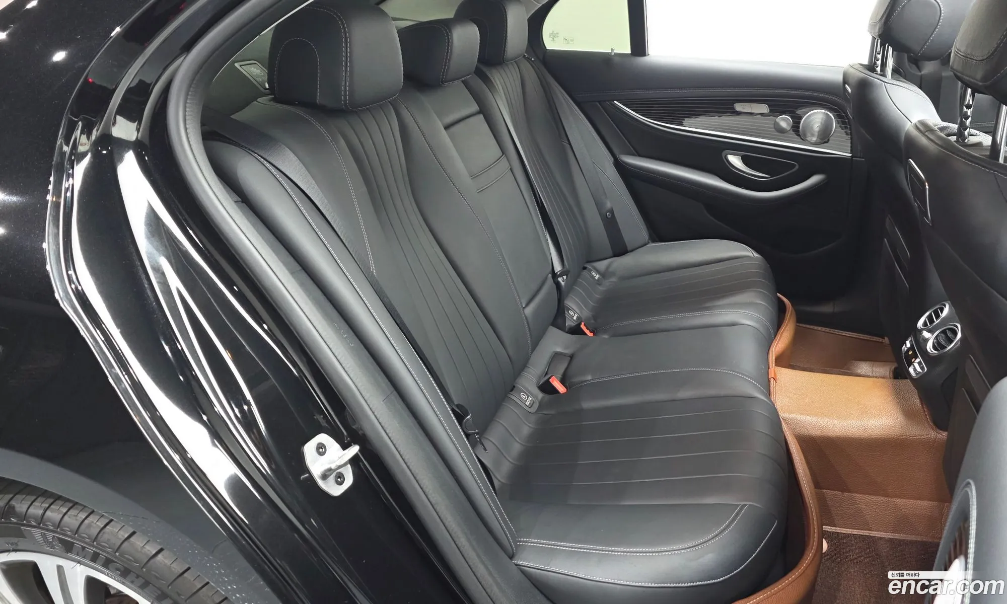 Mercedes-Benz E-Class W213 2019 WDDZF6JB4KA696955 — 13