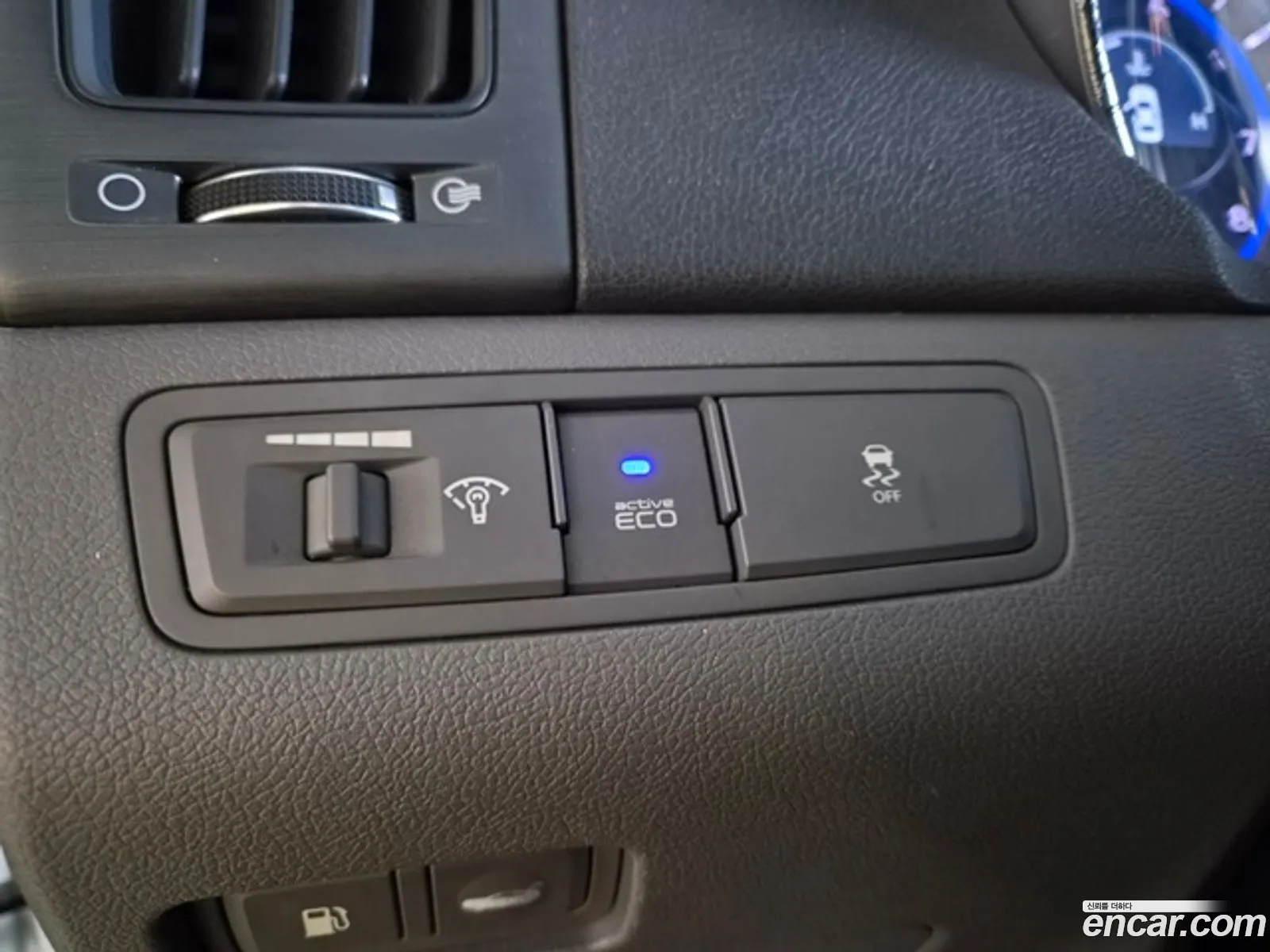 Hyundai YF Sonata 2011 — 12