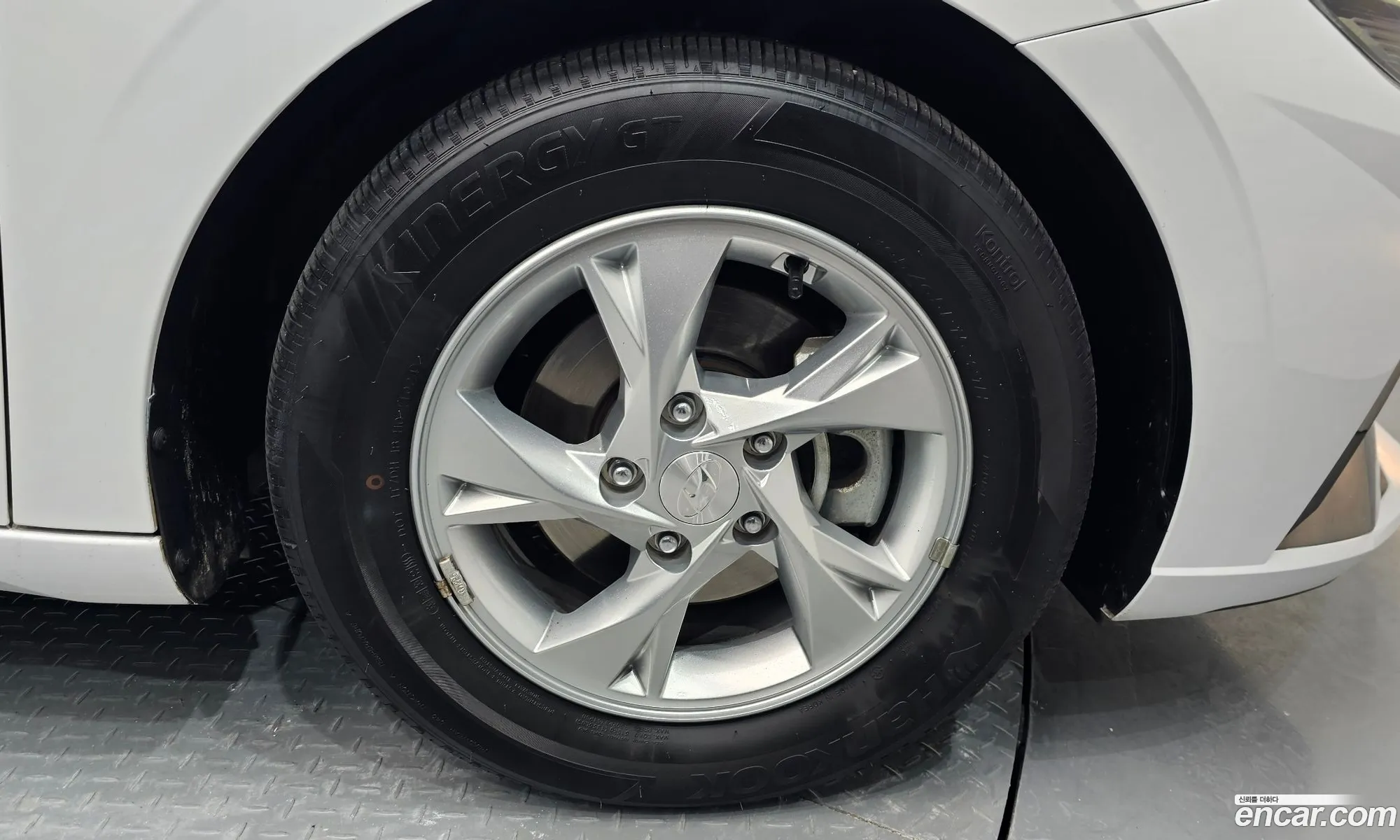 Hyundai Elantra 2022 — 5