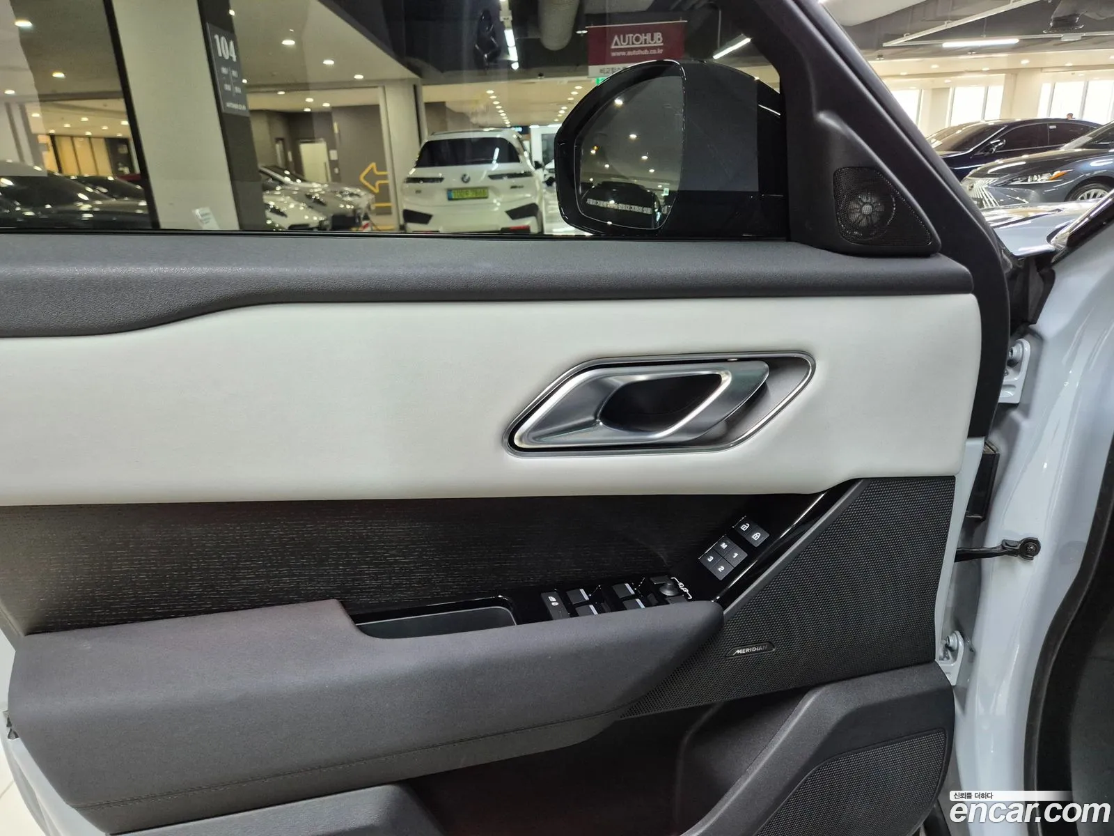 Land Rover Range Rover Velar 2025 — 13