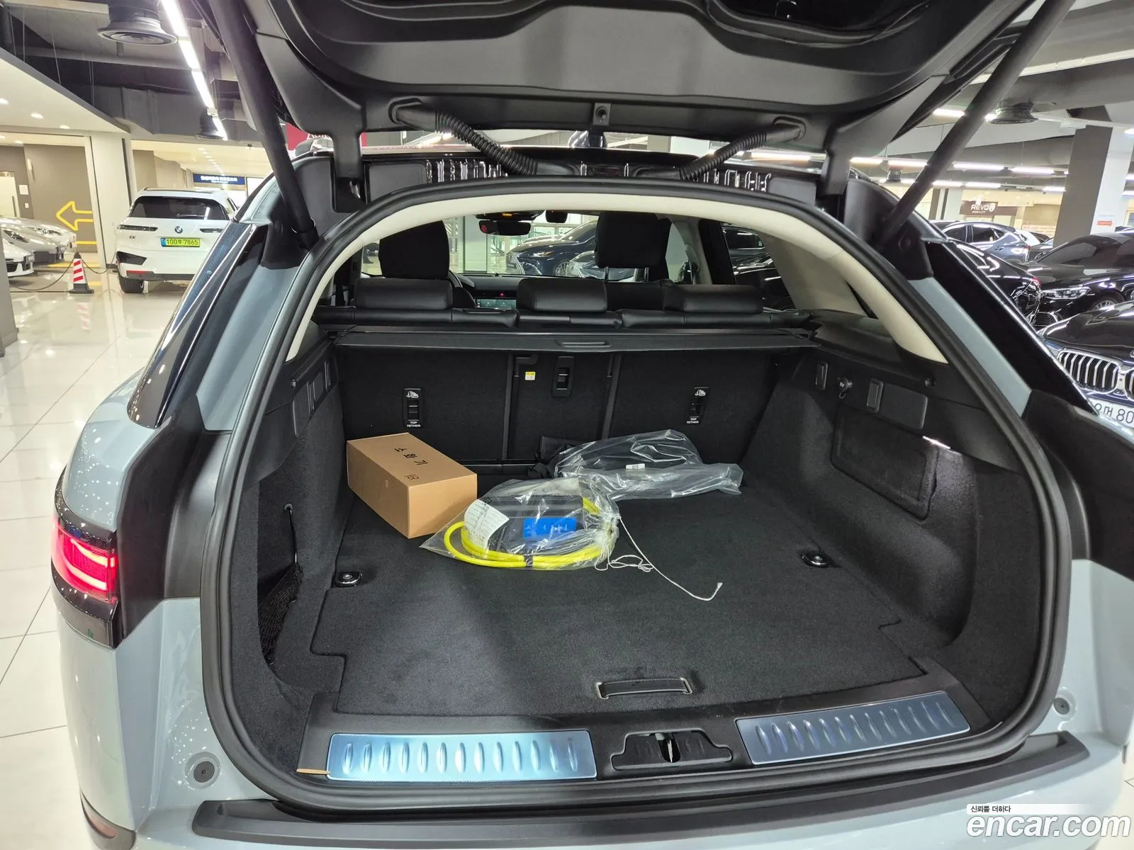 Land Rover Range Rover Velar 2025 — 2