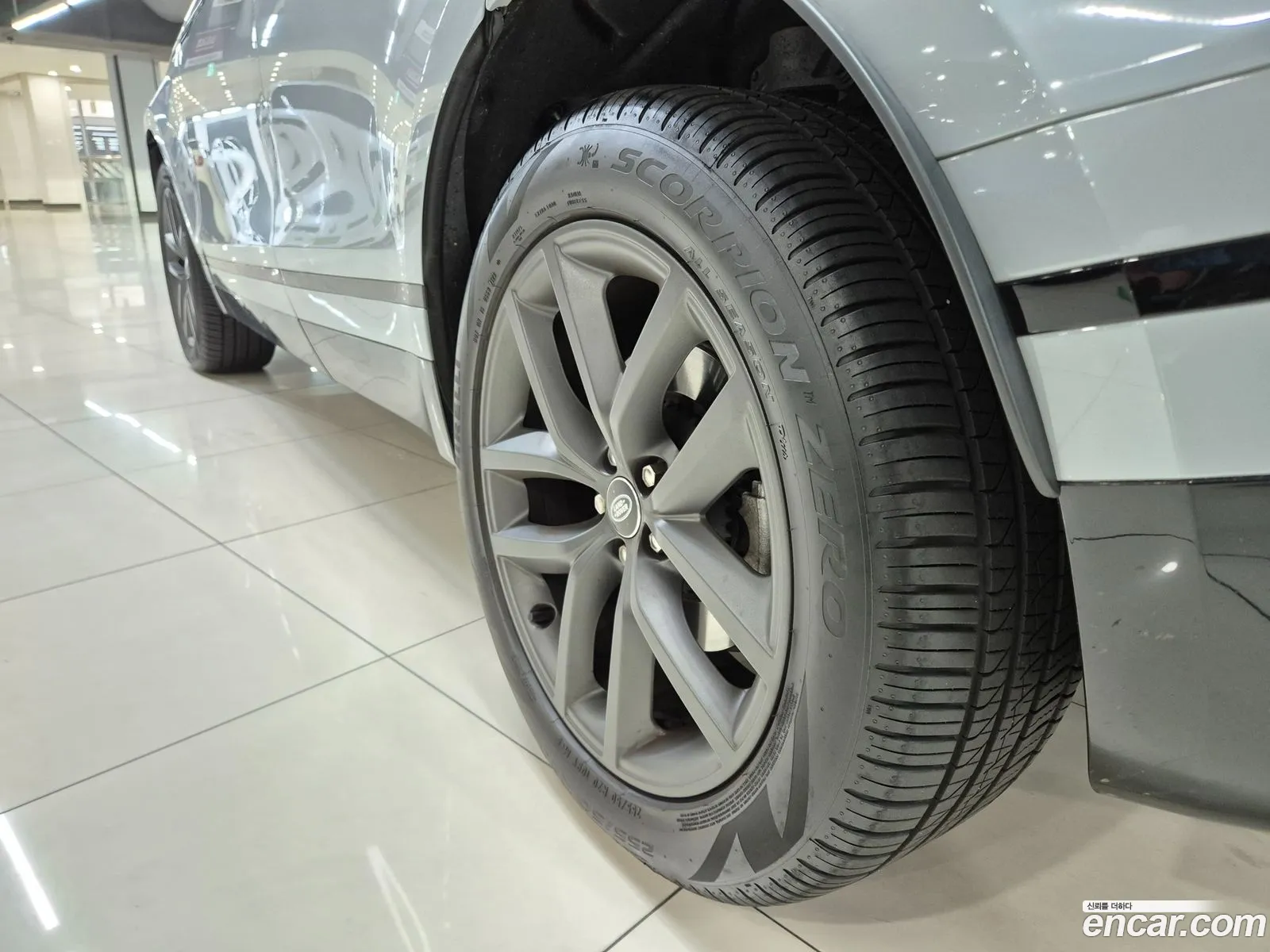 Land Rover Range Rover Velar 2025 — 5