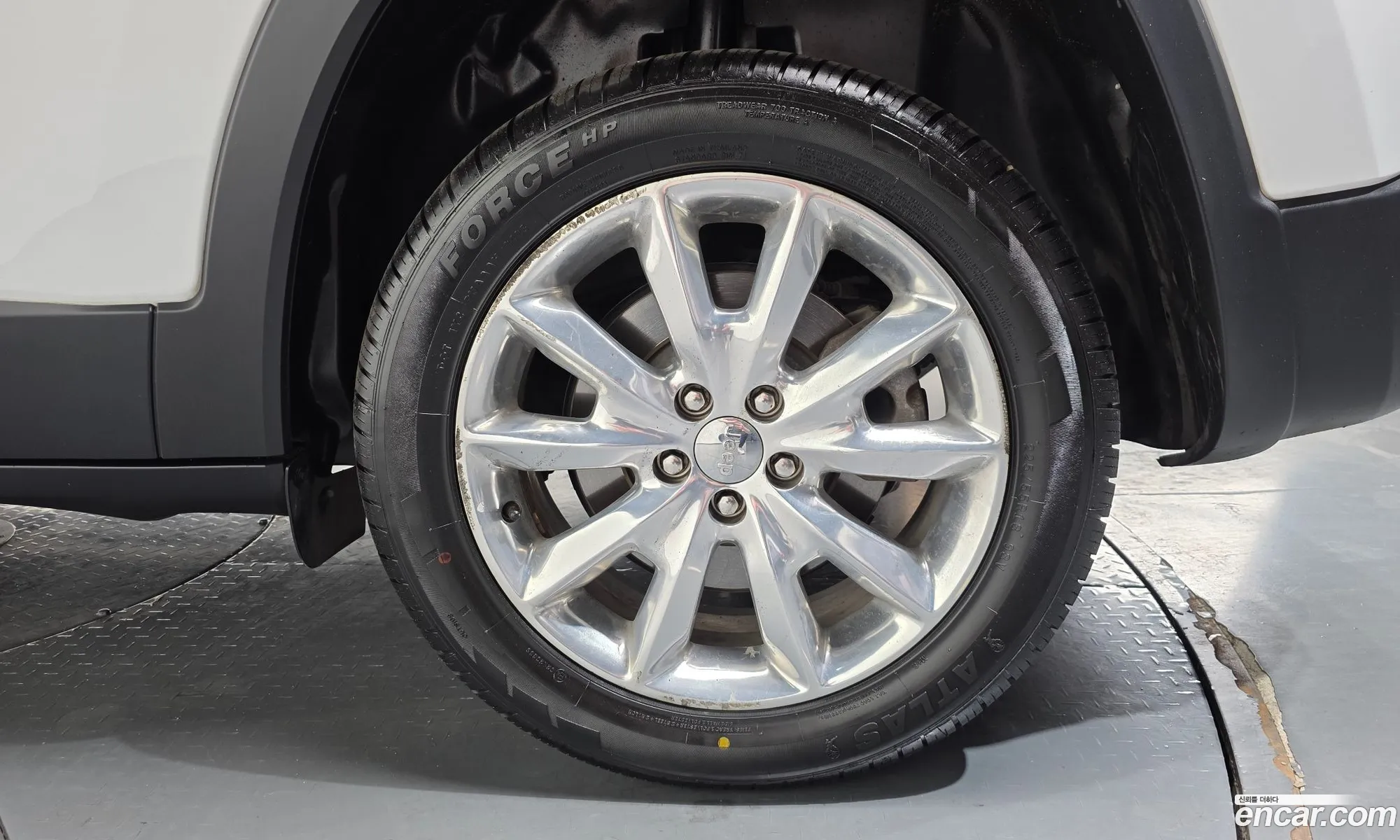 Jeep Cherokee 2016 — 11