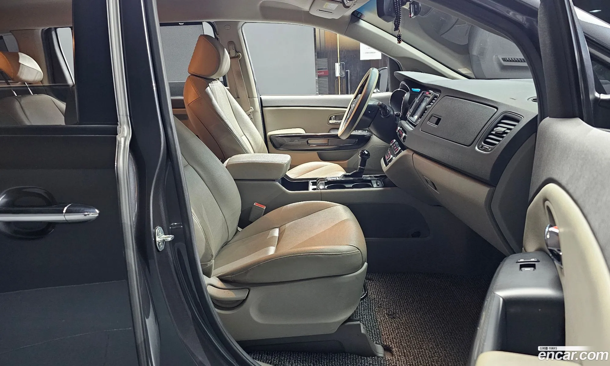 Kia Carnival 2016 — 16