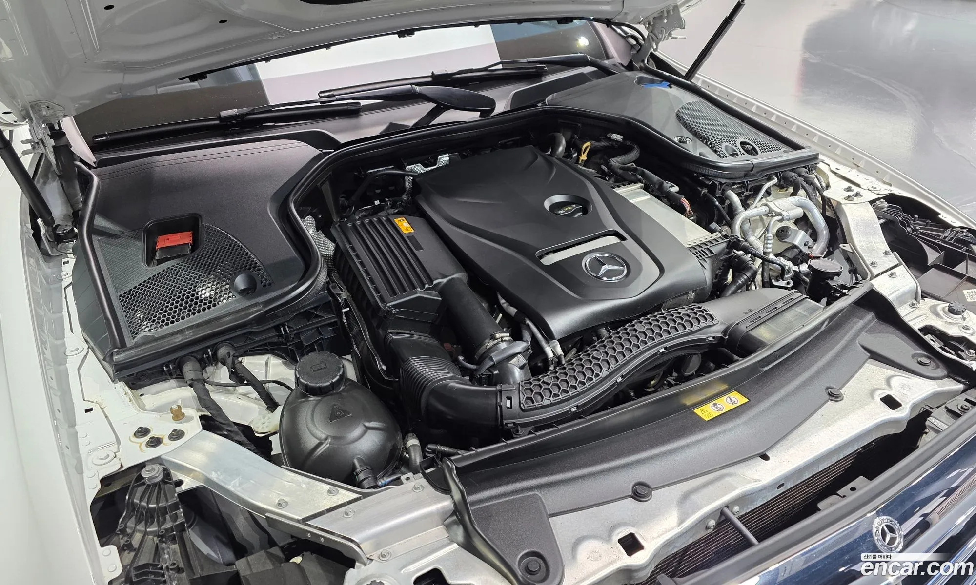 Mercedes-Benz E-Class W213 2018 WDDZF4JB7JA343077 — 3