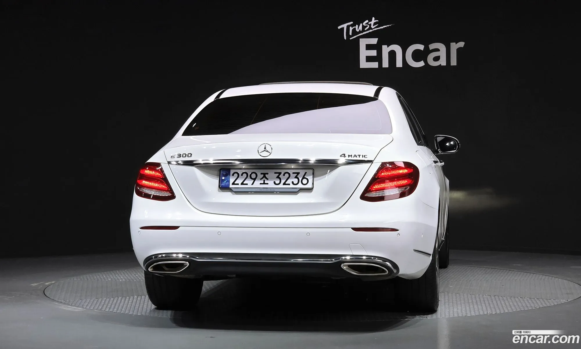 Mercedes-Benz E-Class W213 2018 WDDZF4JB7JA343077 — 10