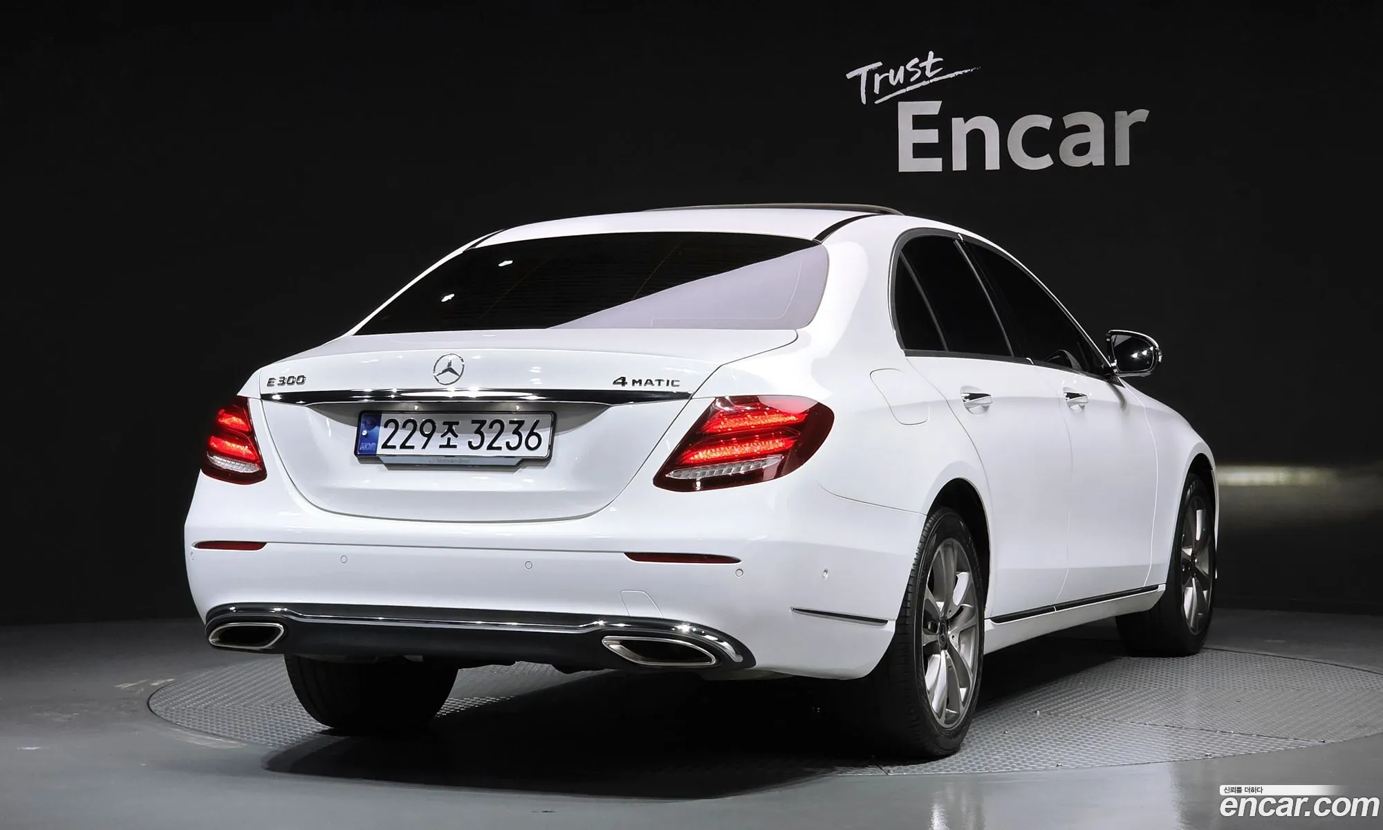 Mercedes-Benz E-Class W213 2018 WDDZF4JB7JA343077 — 18