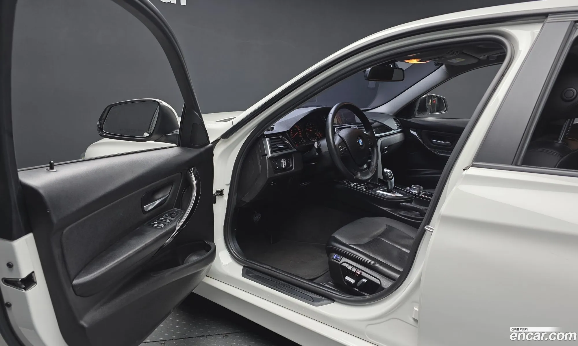 BMW 3 Series 2018 WBA8C5102JK734728 — 18