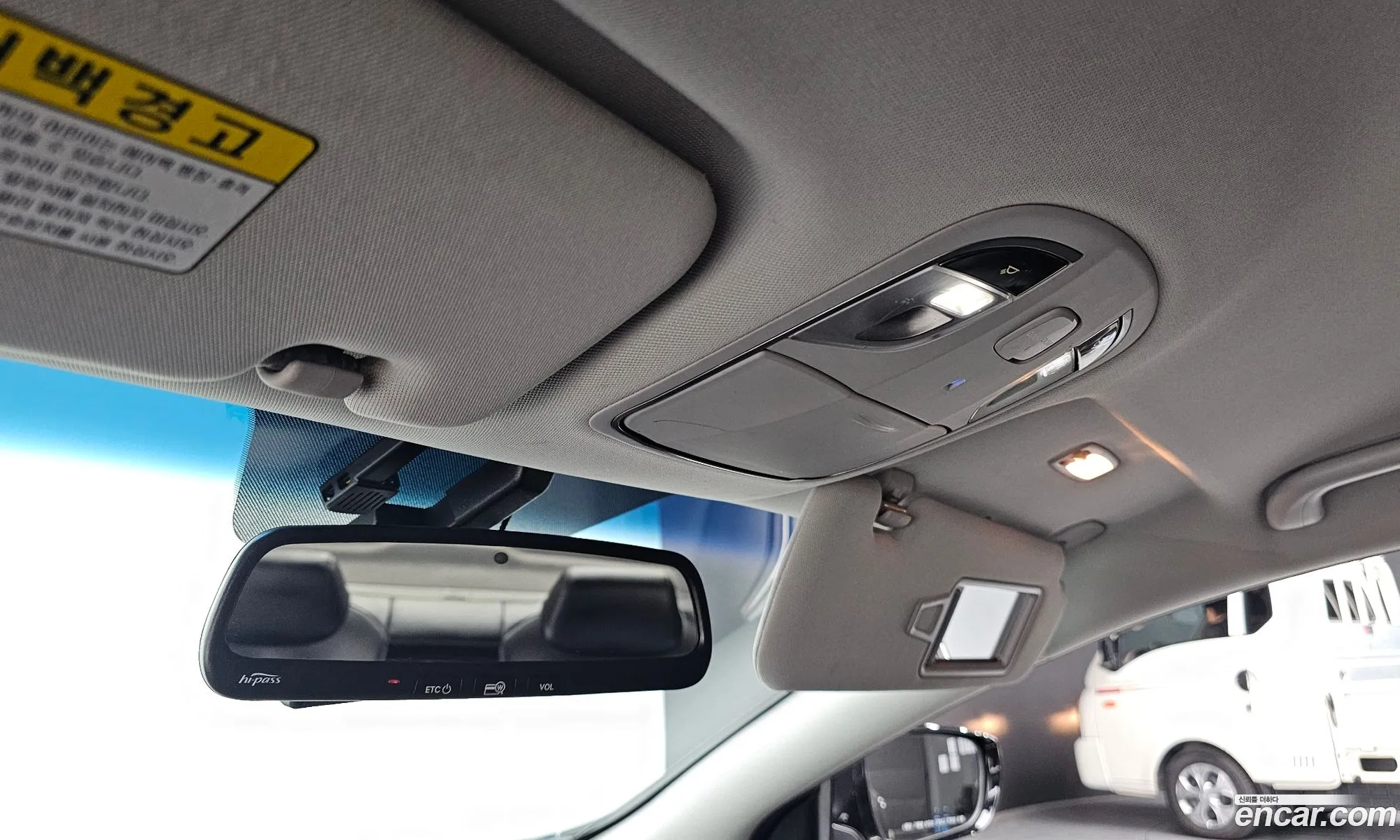 Hyundai YF Sonata 2012 — 18