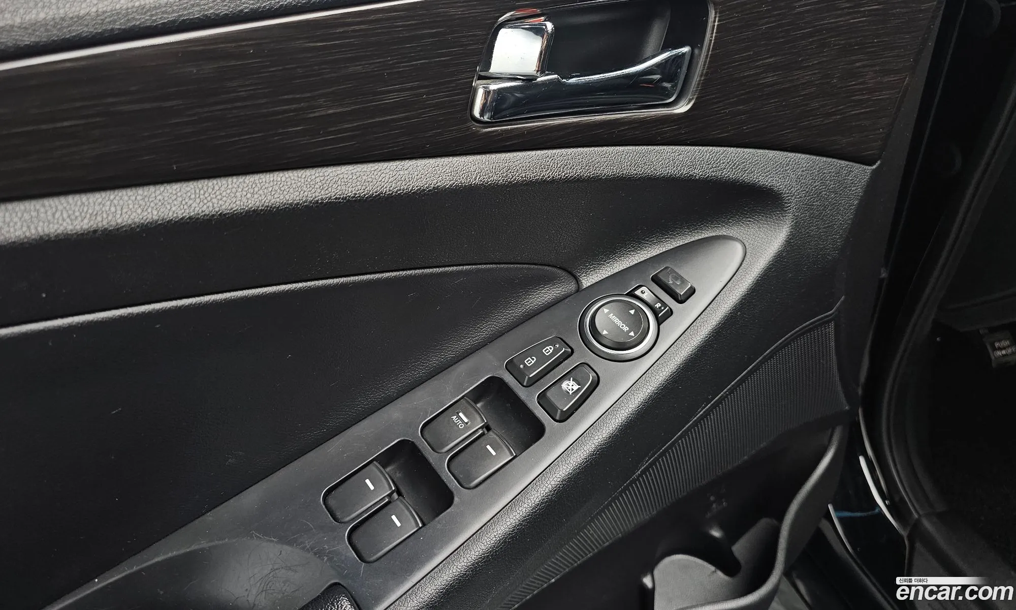 Hyundai YF Sonata 2012 — 17