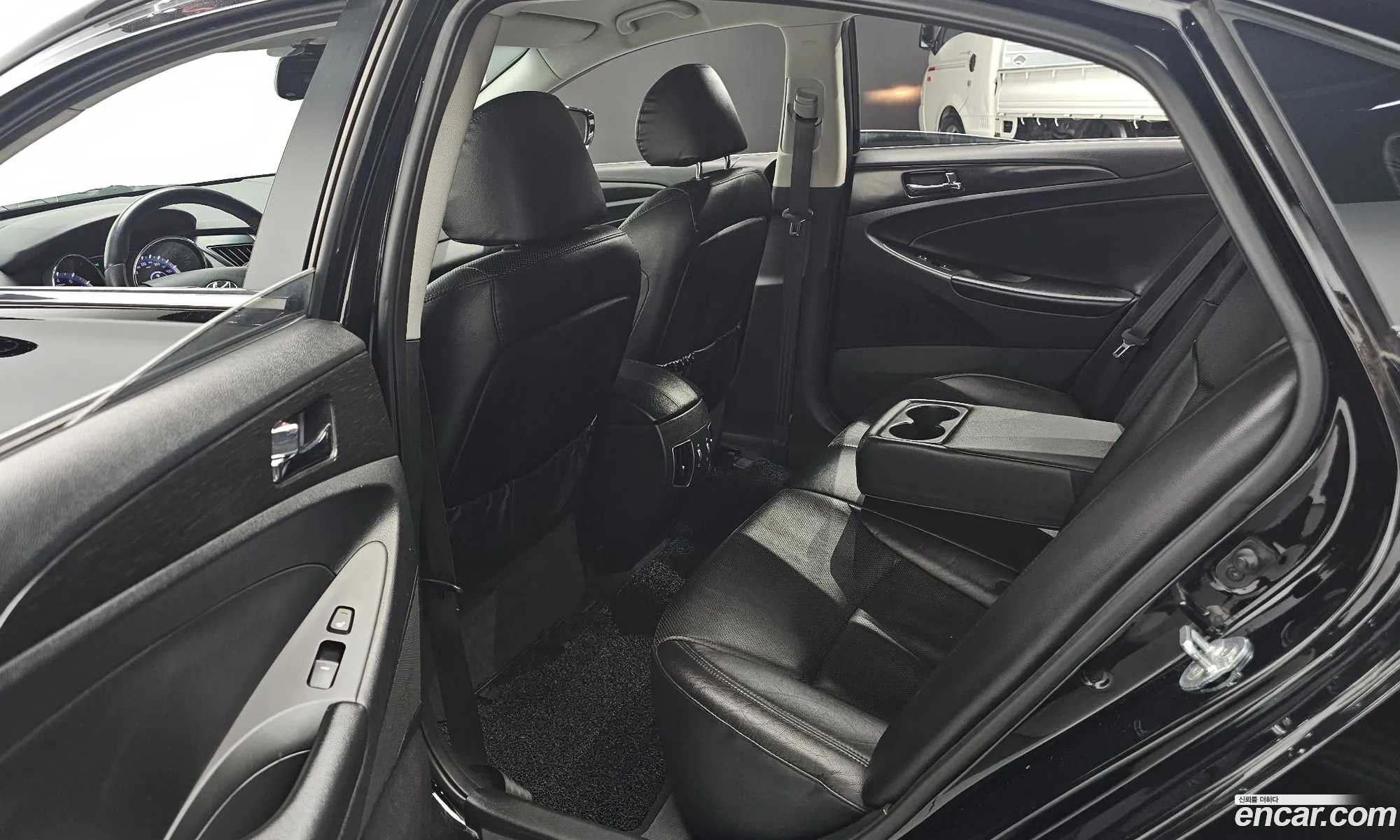Hyundai YF Sonata 2012 — 5