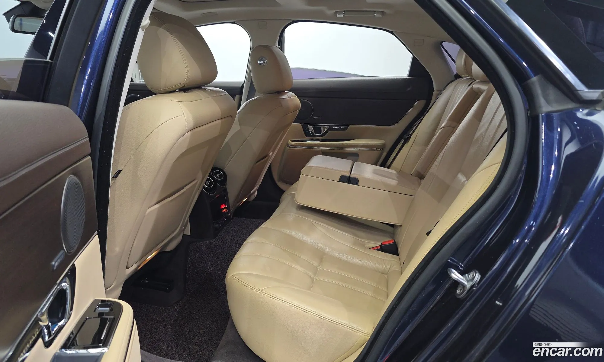 Jaguar XJ 2016 SAJAA10S9GPW01628 — 7