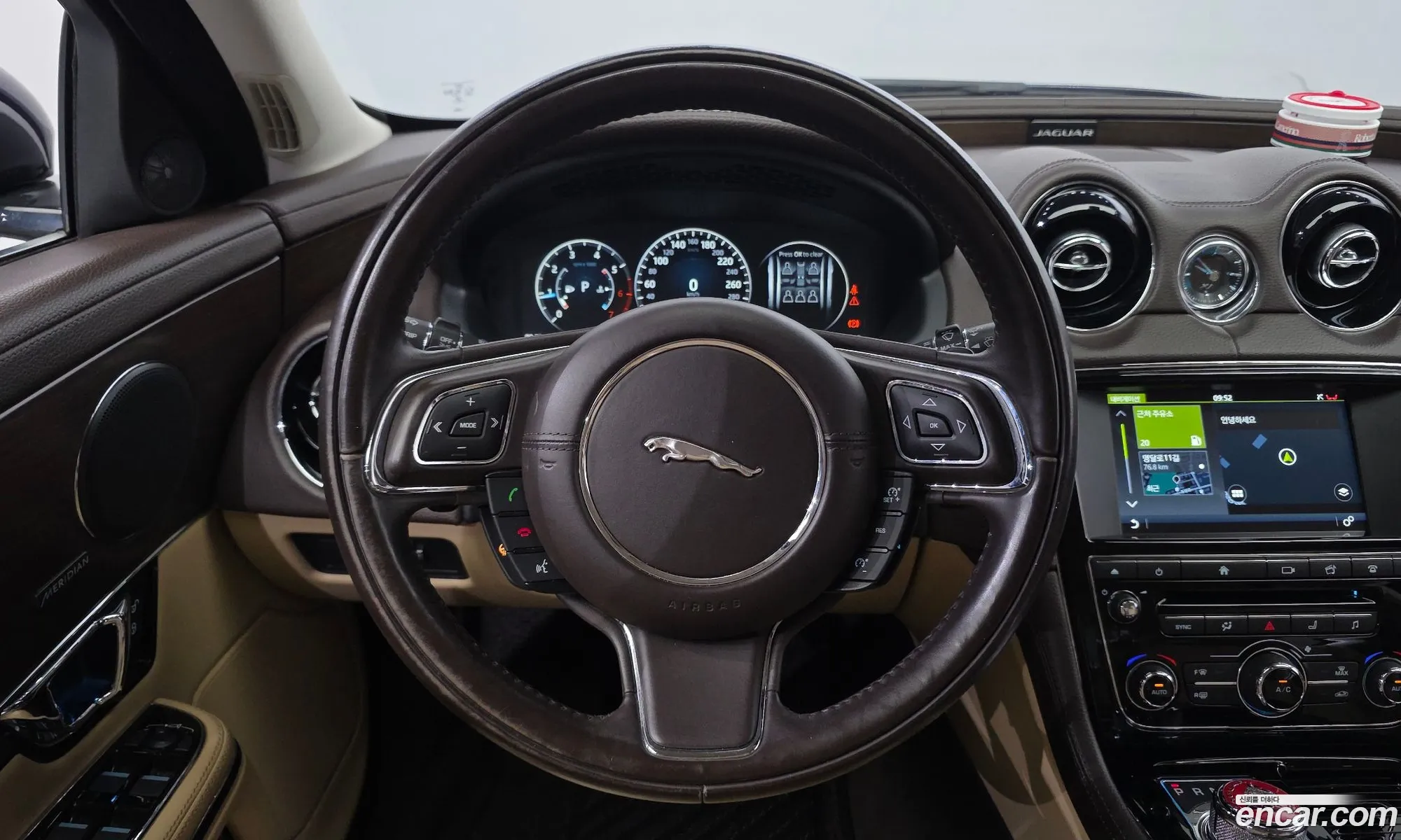 Jaguar XJ 2016 SAJAA10S9GPW01628 — 9