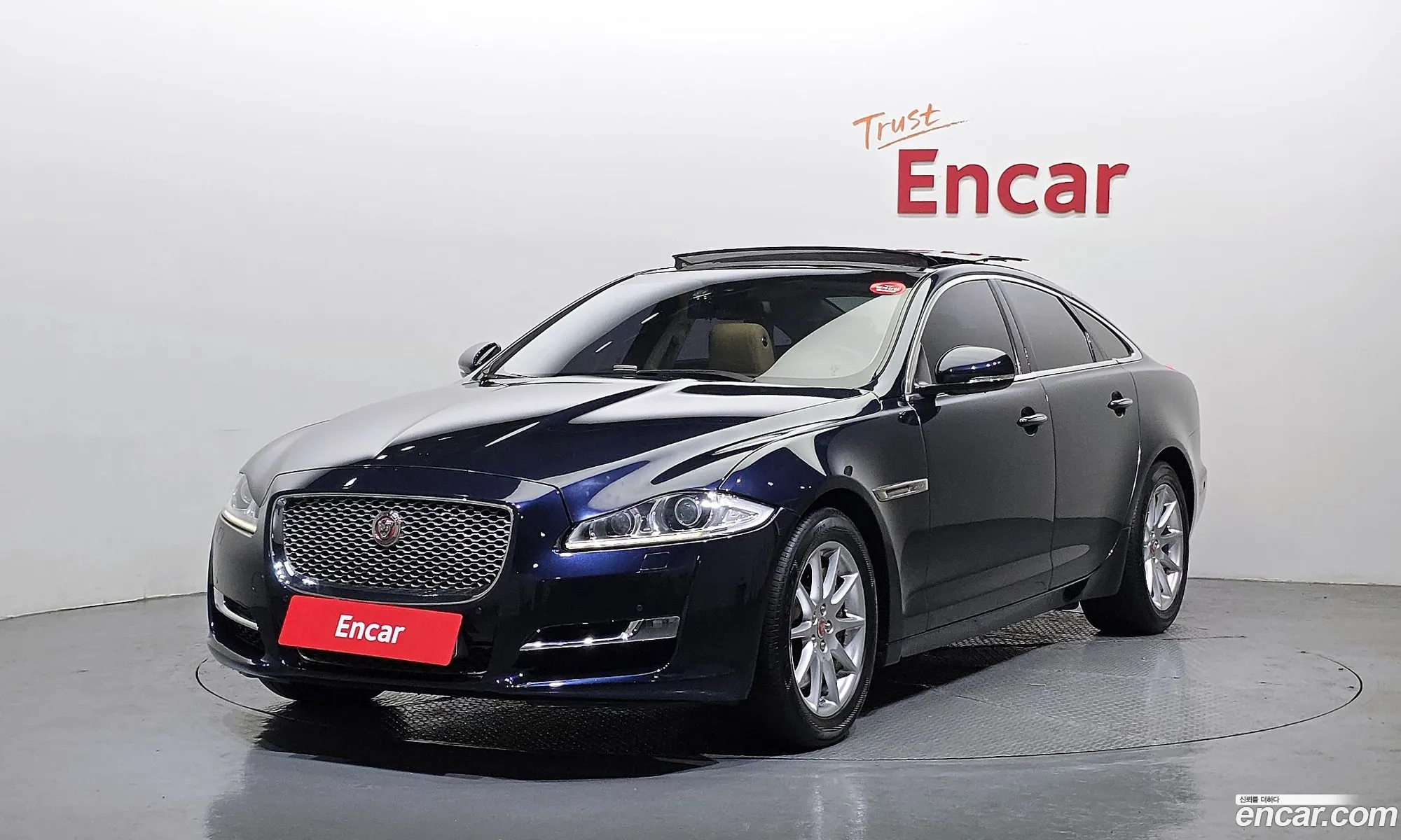 Jaguar XJ 2016 SAJAA10S9GPW01628 — 13