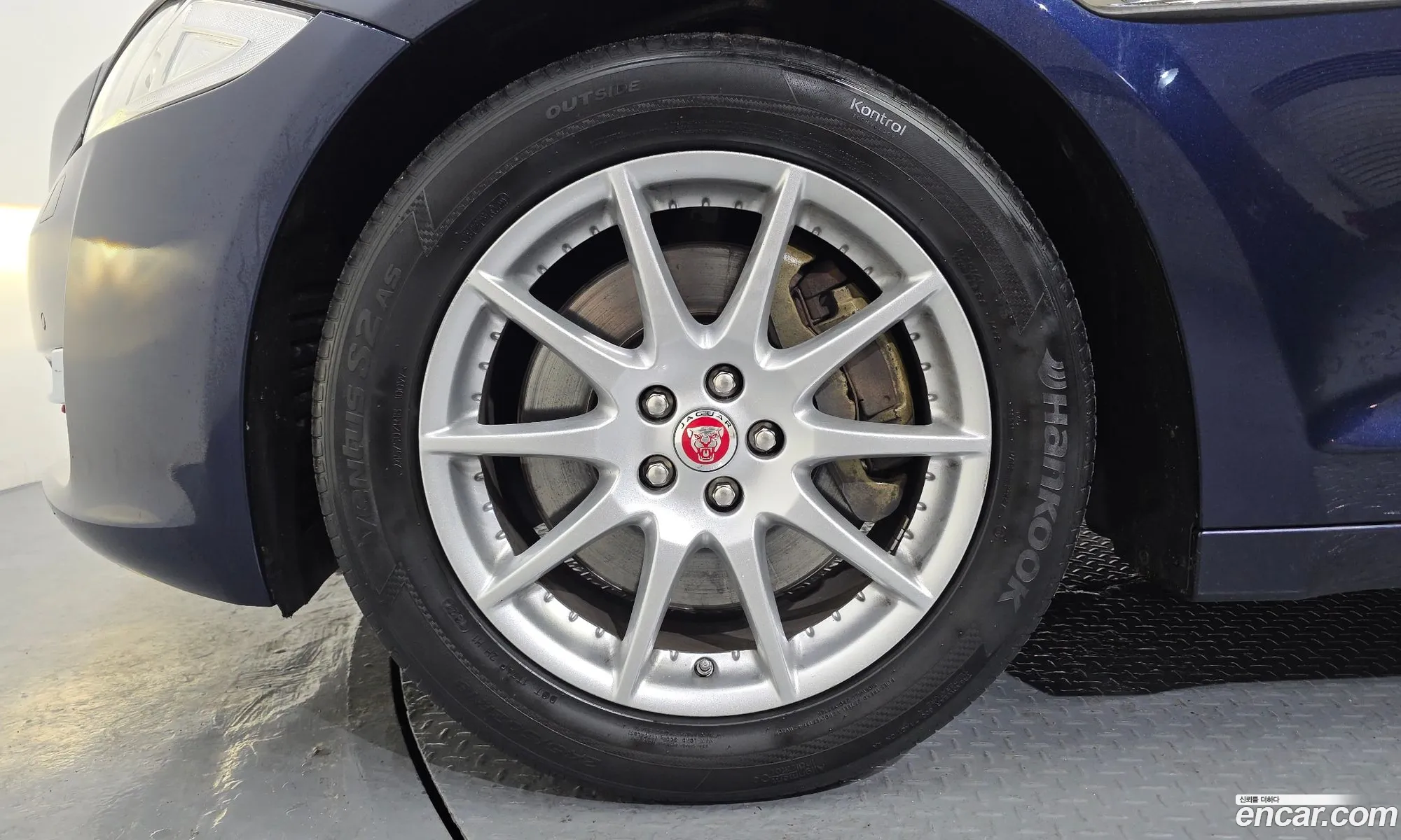 Jaguar XJ 2016 SAJAA10S9GPW01628 — 4