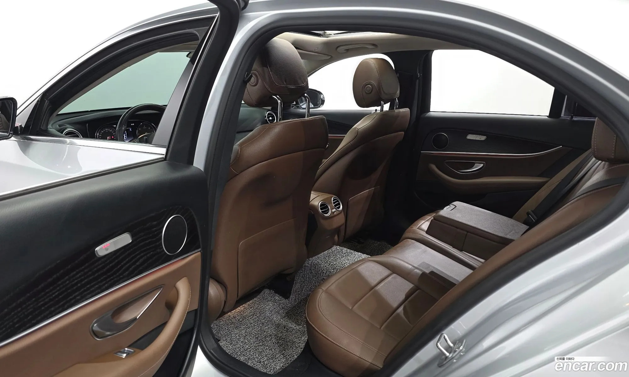 Mercedes-Benz E-Class W213 2018 WDDZF0FB1JA456220 — 10
