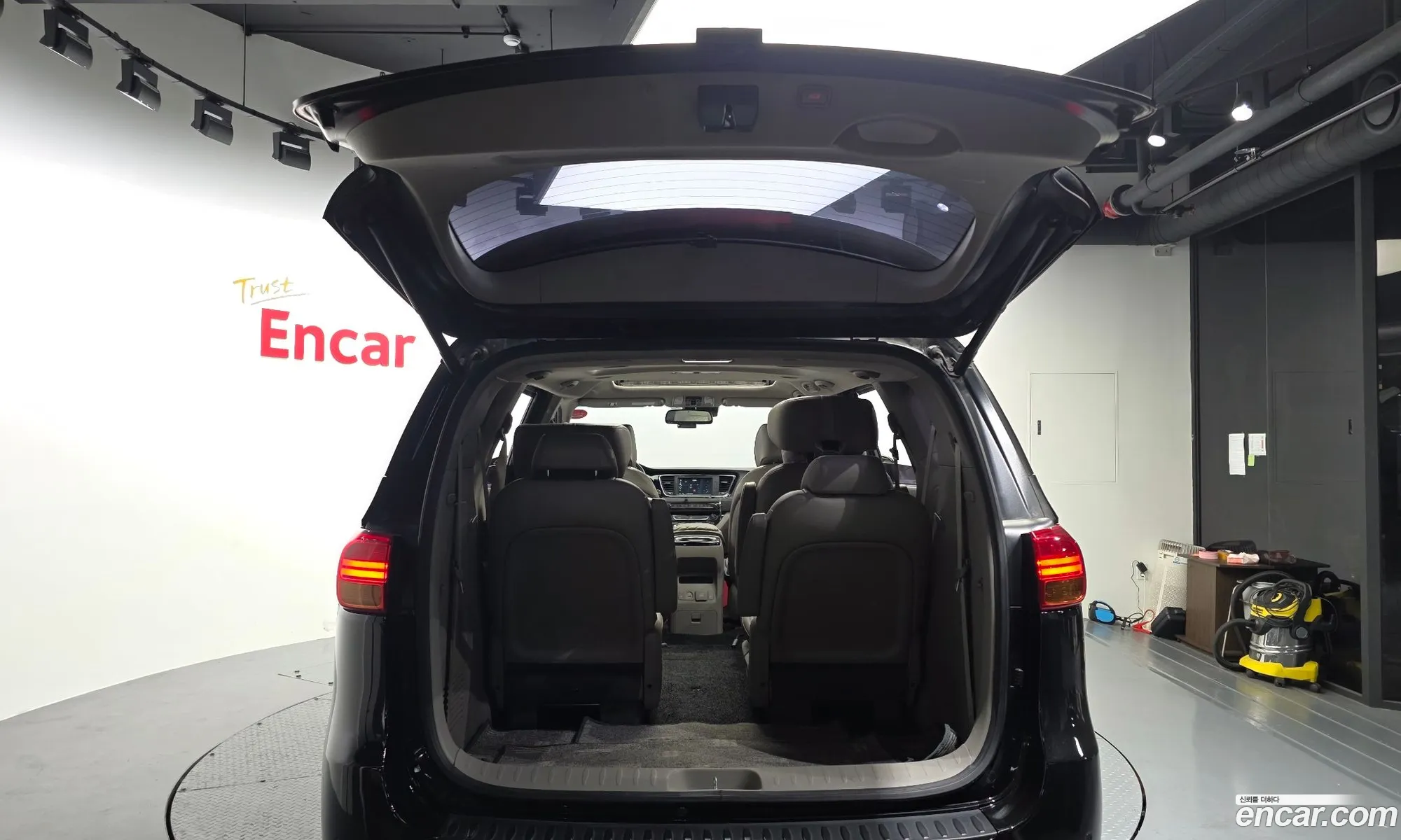 Kia Carnival 2015 — 7