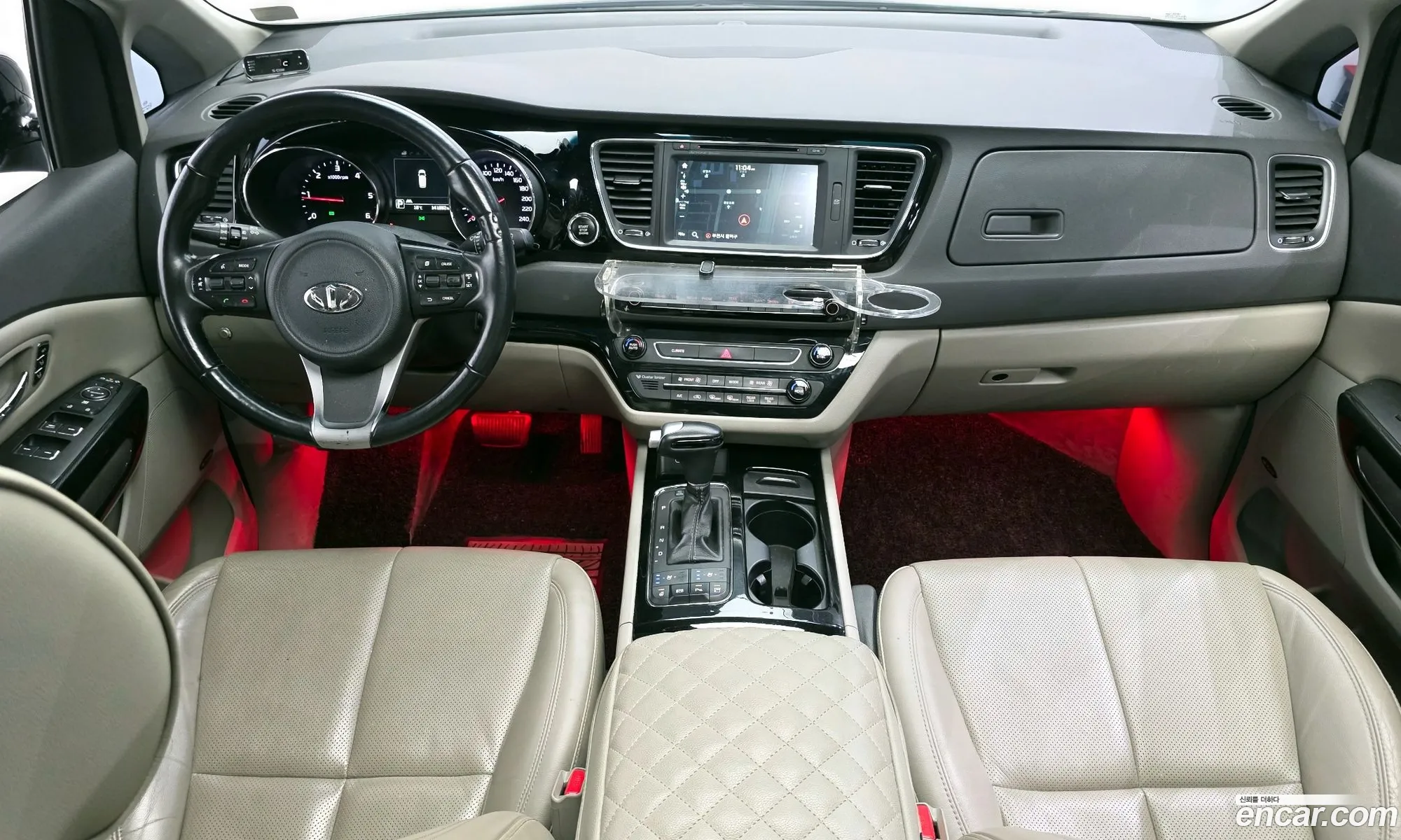 Kia Carnival 2015 — 11