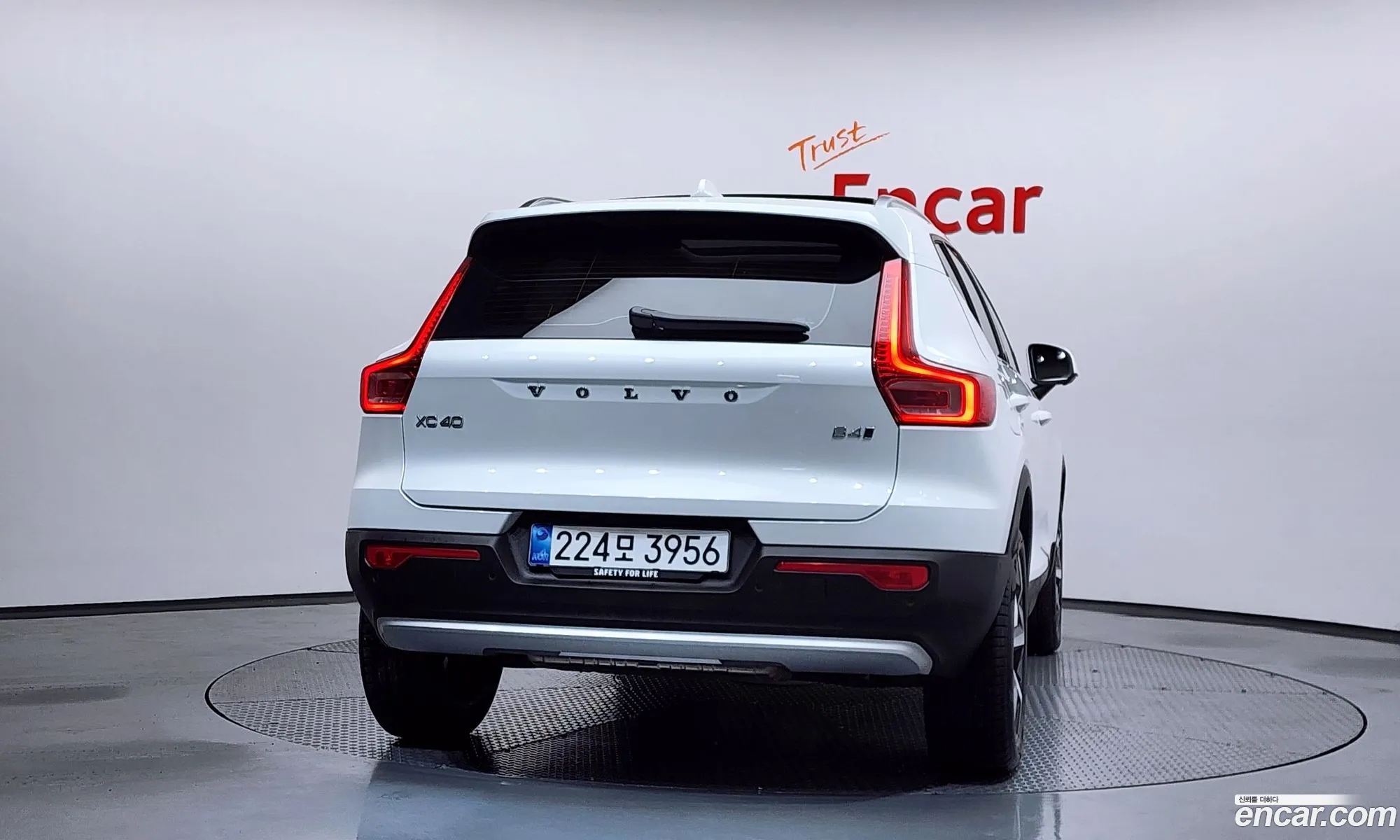 Volvo XC40 2025 YV1XZK924S2552350 — 5