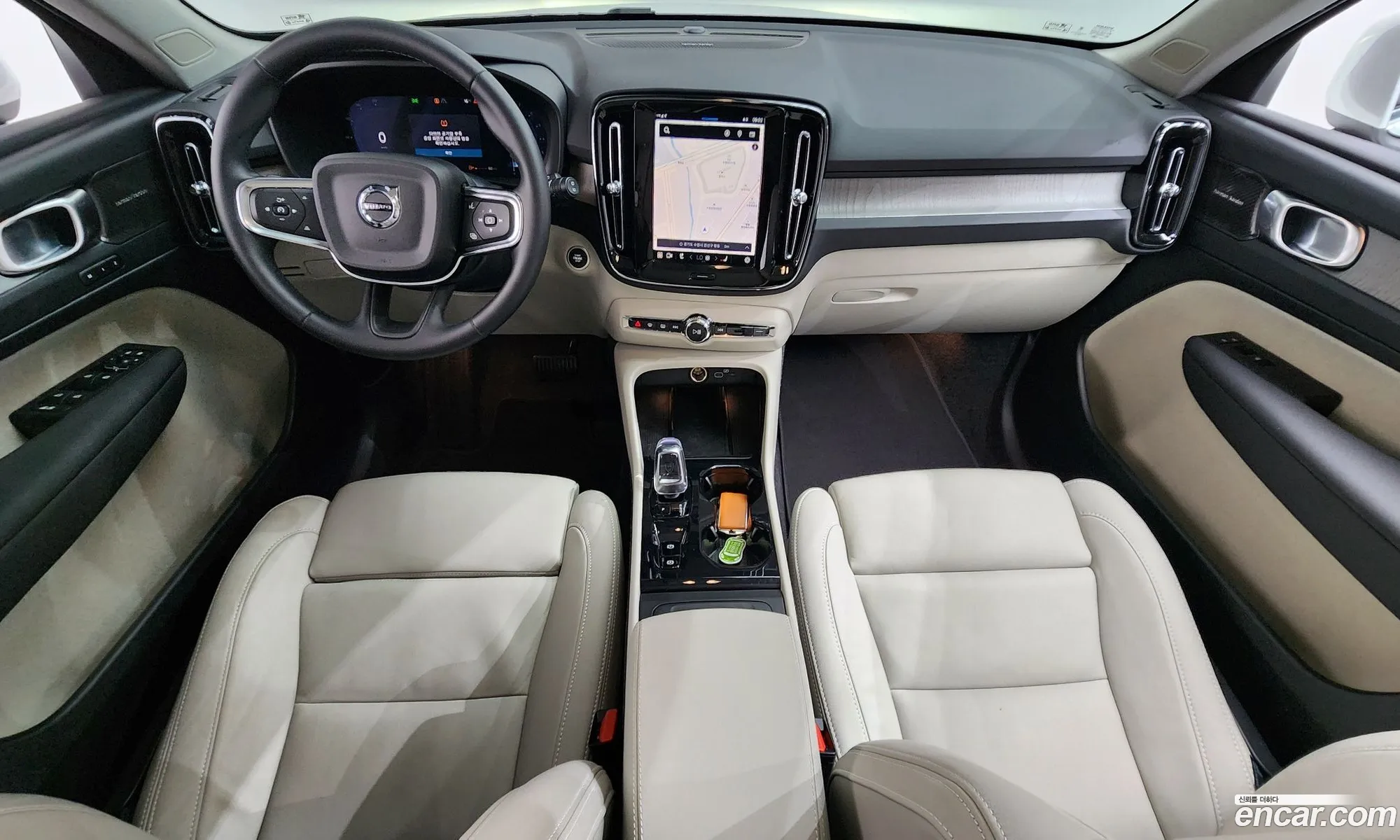Volvo XC40 2025 YV1XZK924S2552350 — 6