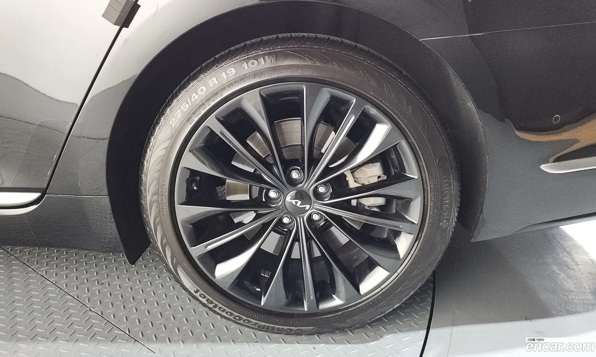 Kia K9 2024 — 18
