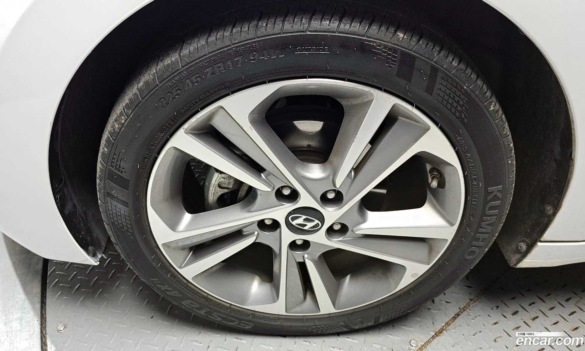 Hyundai Elantra AD 2016 — 14