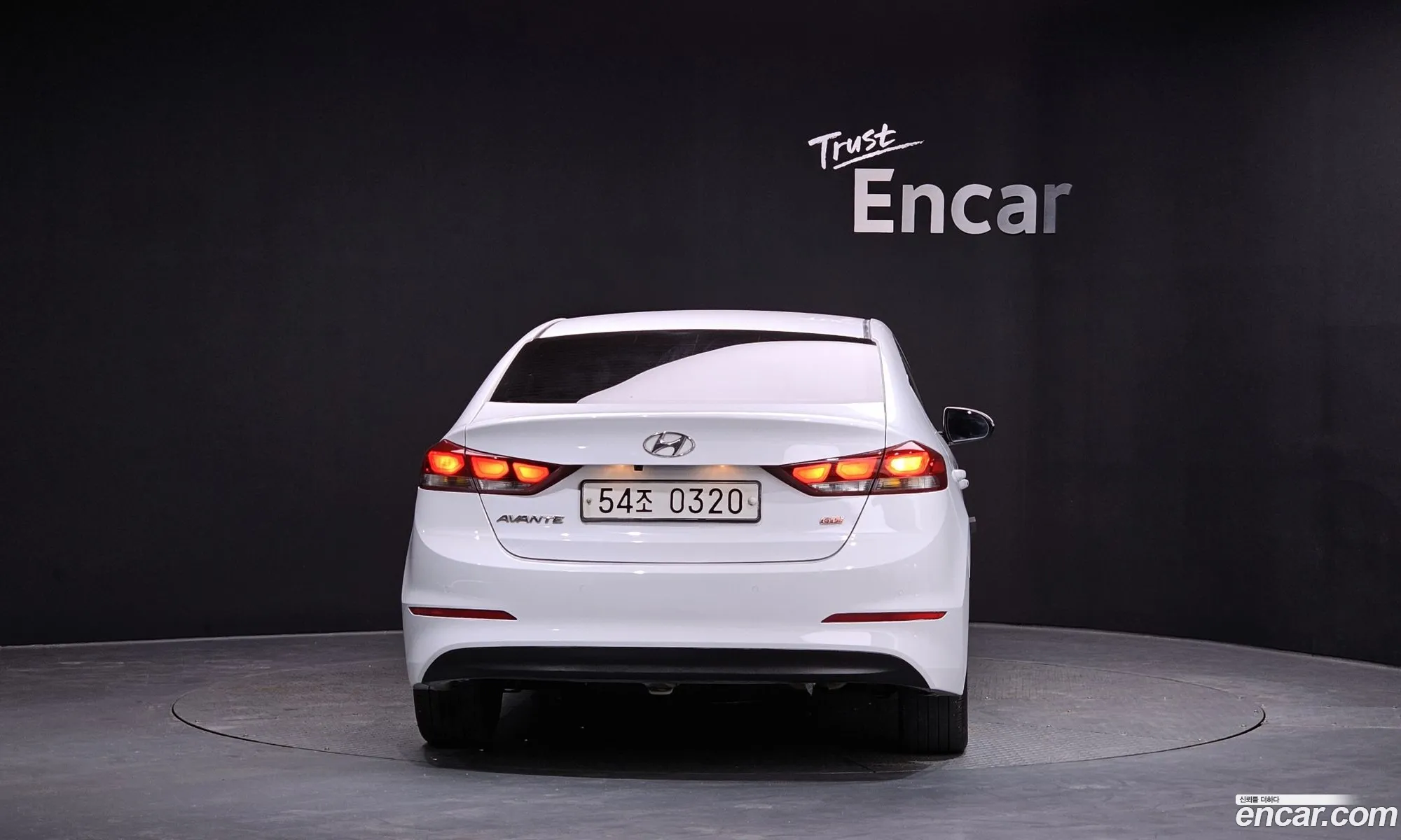 Hyundai Elantra AD 2016 — 12