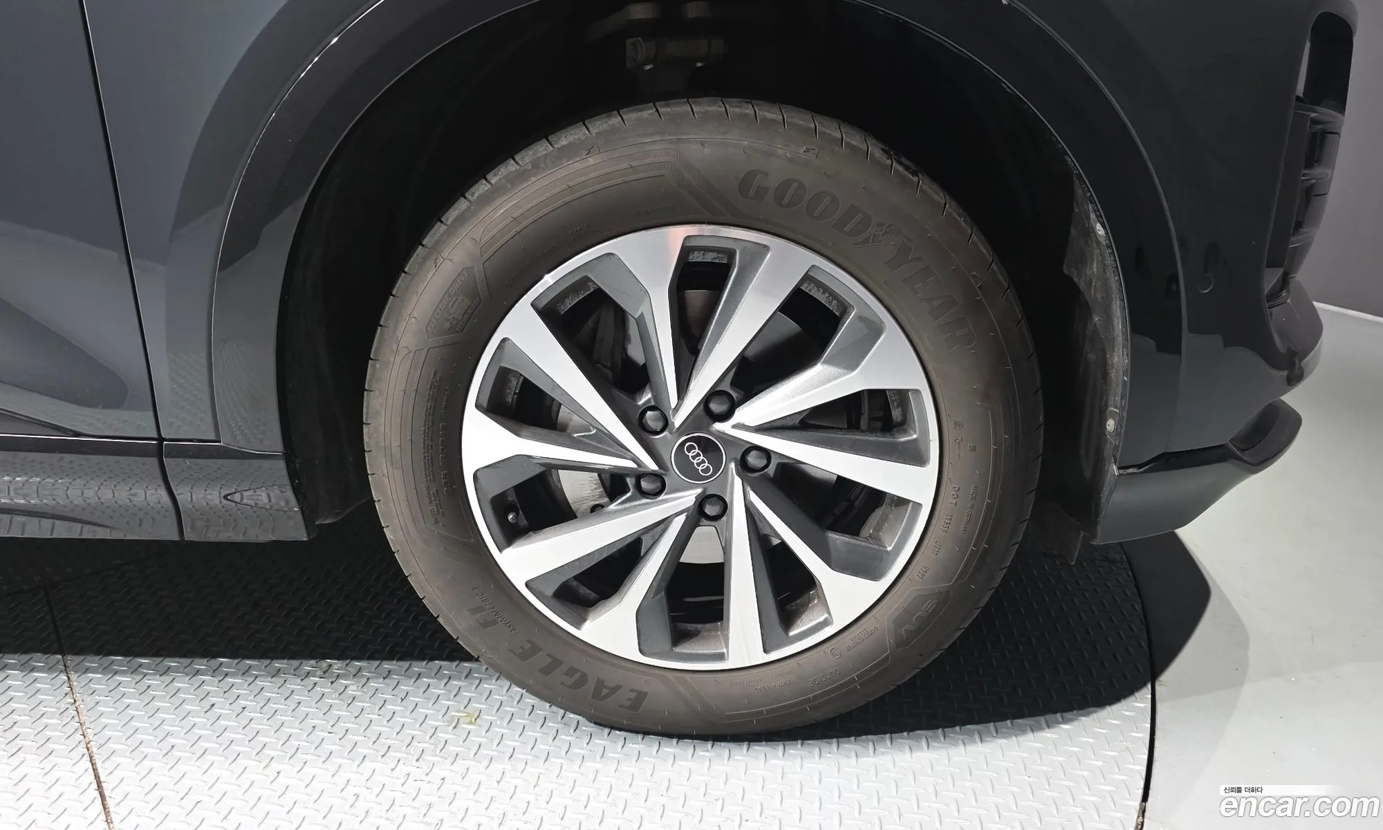 Audi Q6 e-tron 2025 — 17